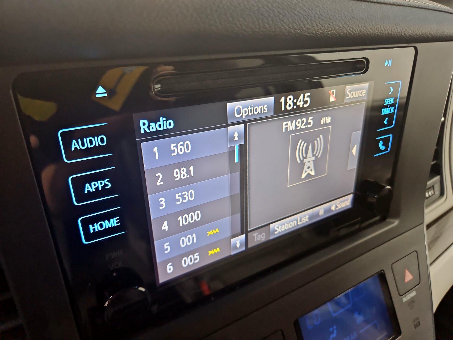 Thumbnail: 2016 Toyota Sienna - 16