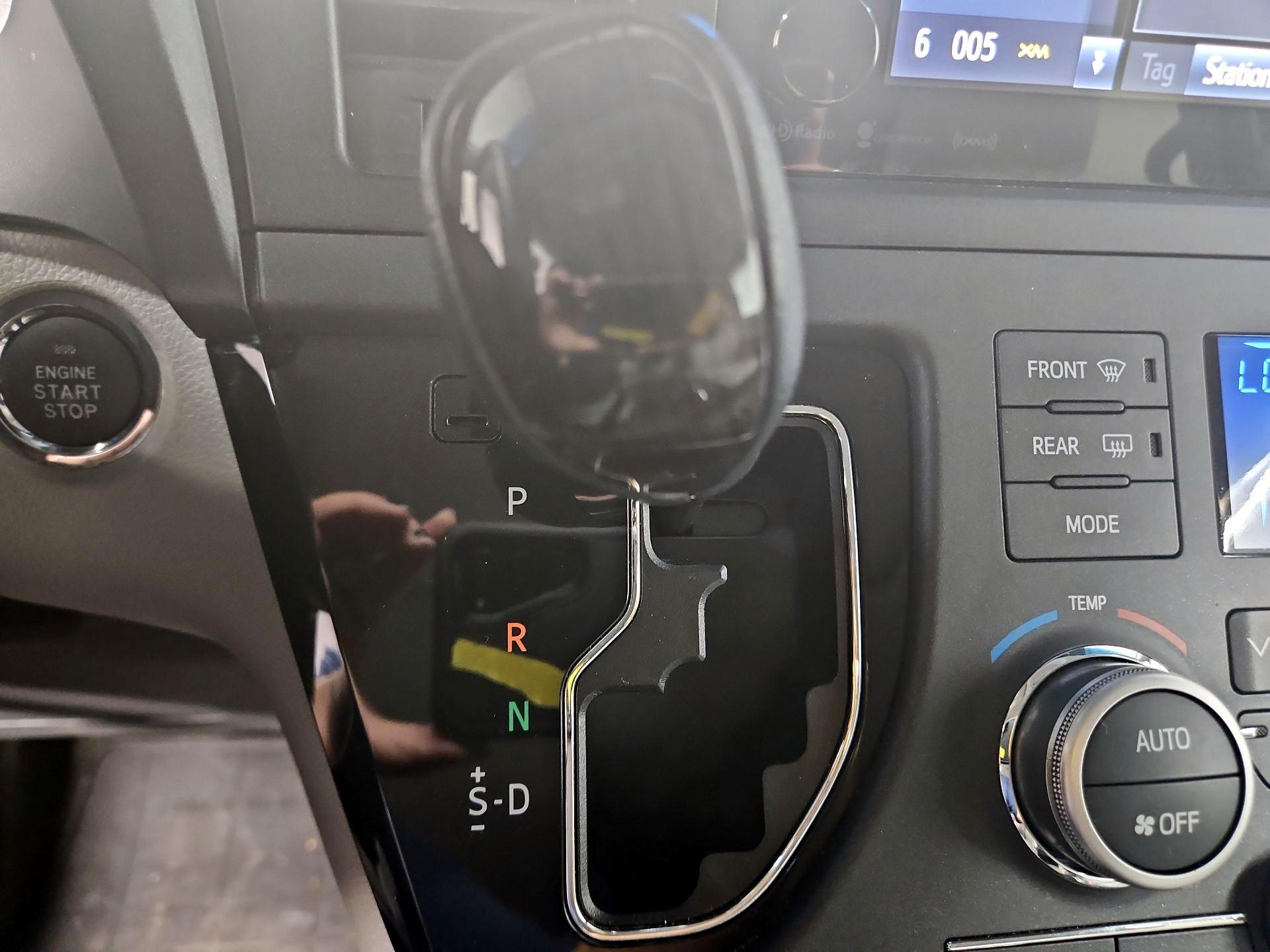 Thumbnail: 2016 Toyota Sienna - 18