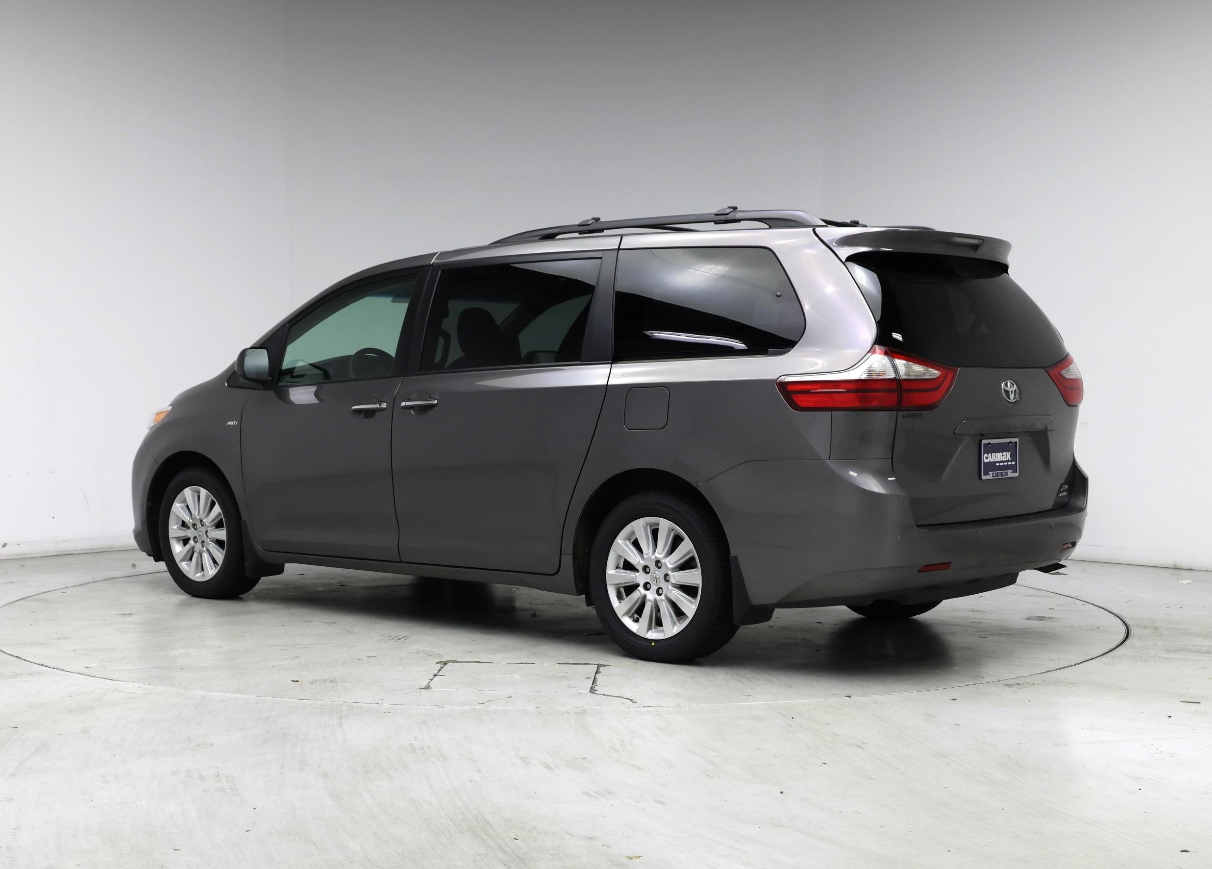 Thumbnail: 2016 Toyota Sienna - 2
