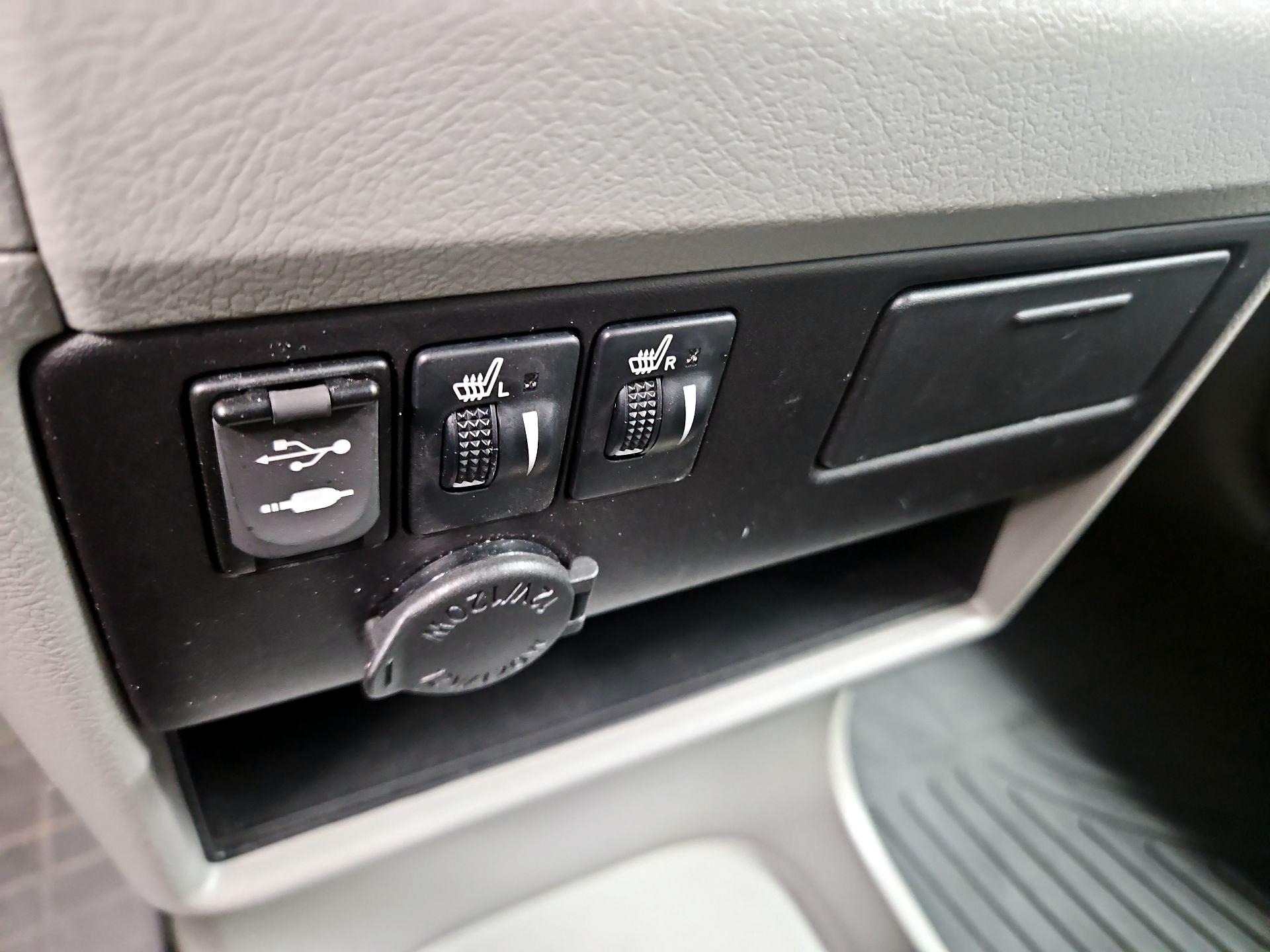 Thumbnail: 2016 Toyota Sienna - 19