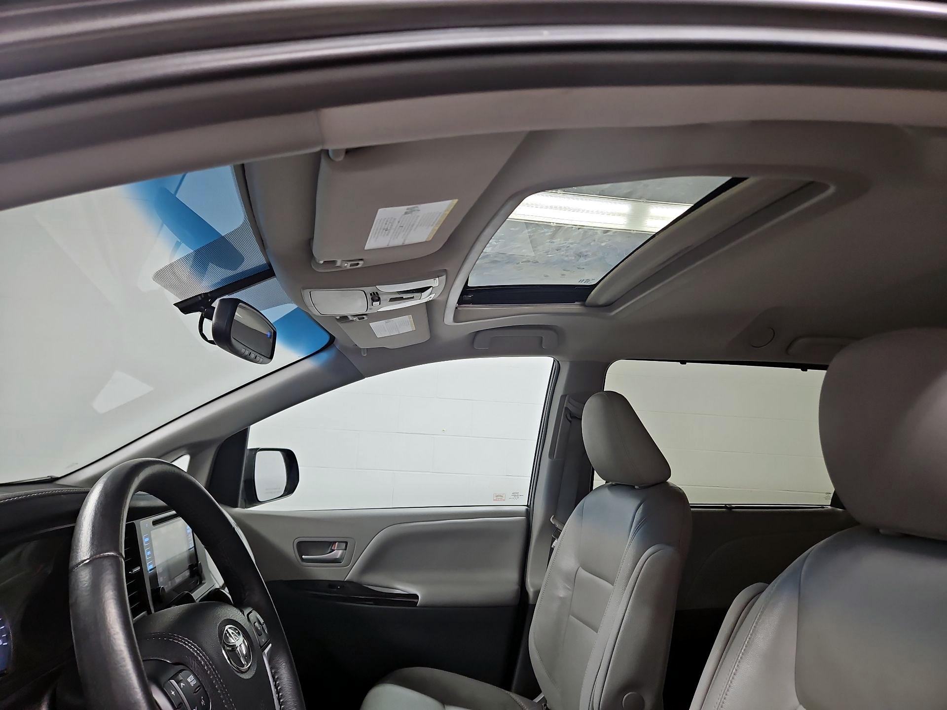 Thumbnail: 2016 Toyota Sienna - 20