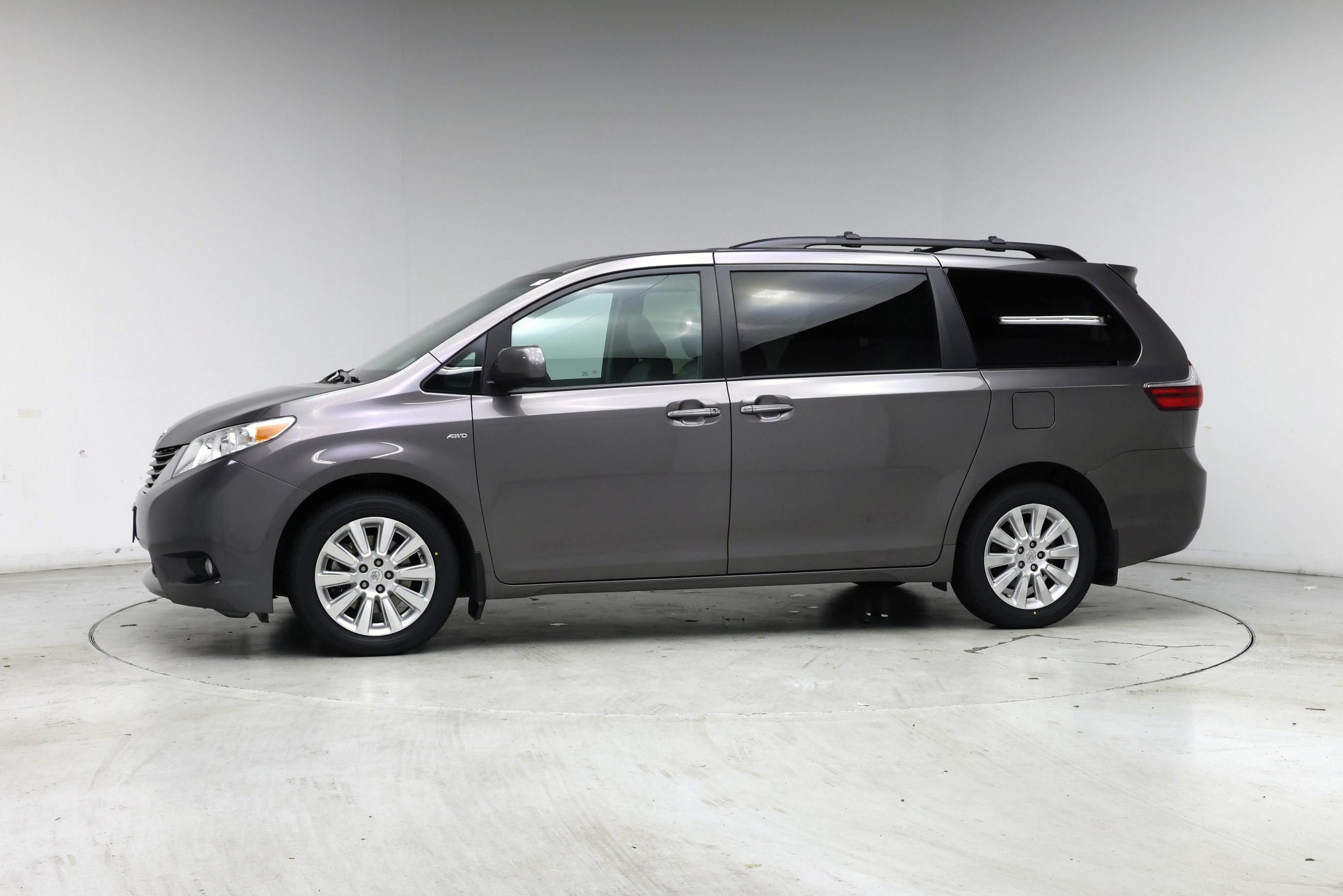 Thumbnail: 2016 Toyota Sienna - 3