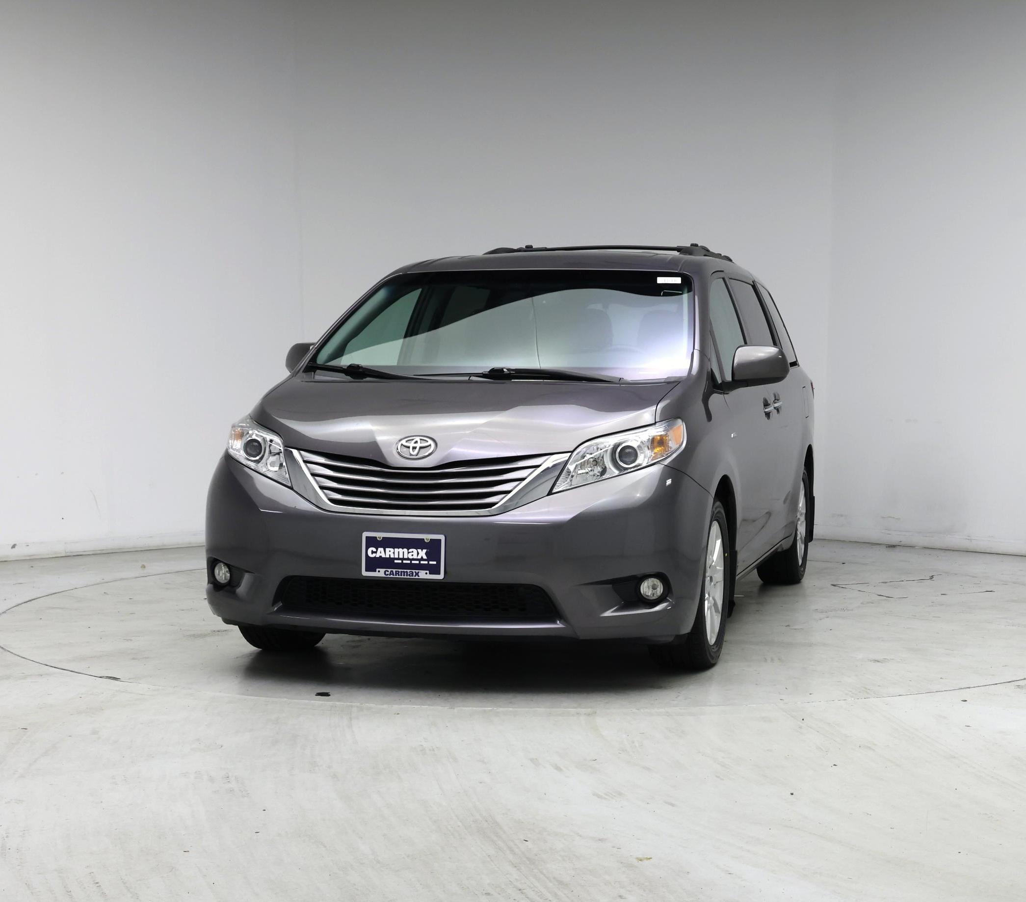 Thumbnail: 2016 Toyota Sienna - 4
