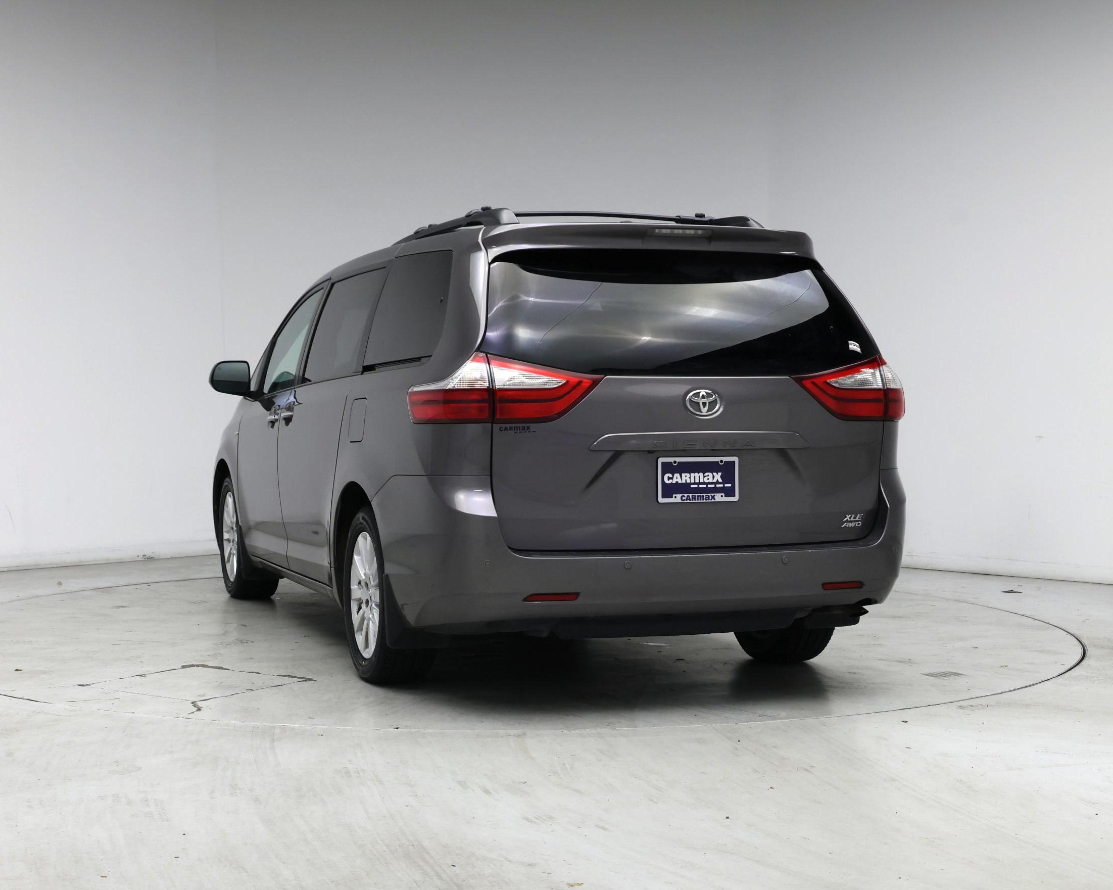 Thumbnail: 2016 Toyota Sienna - 6