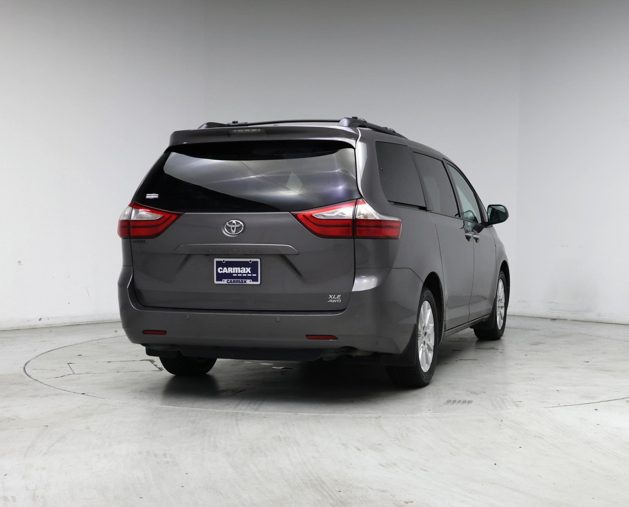 Thumbnail: 2016 Toyota Sienna - 8