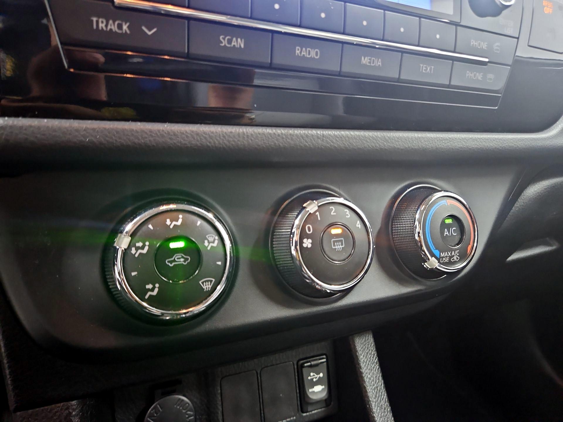 Thumbnail: 2014 Toyota Corolla - 15