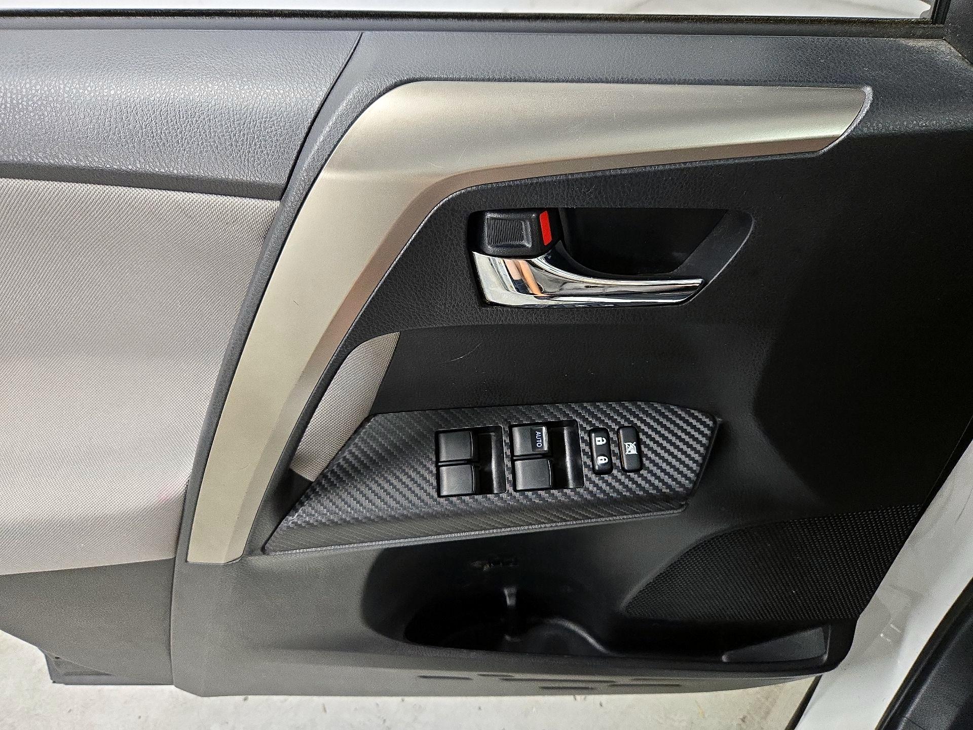Thumbnail: 2014 Toyota RAV4 - 12