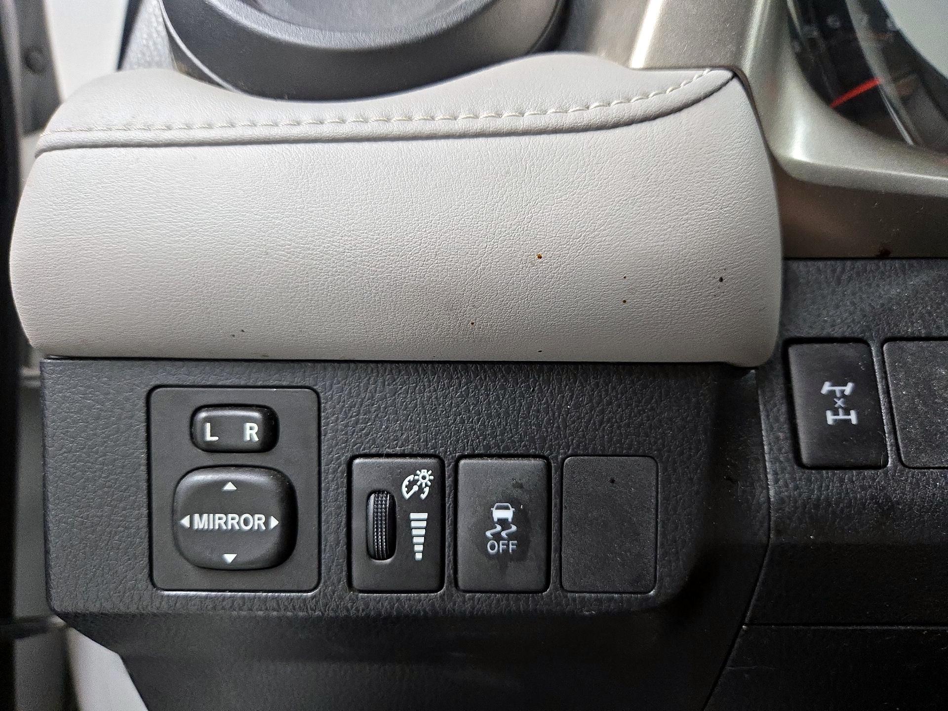Thumbnail: 2014 Toyota RAV4 - 13