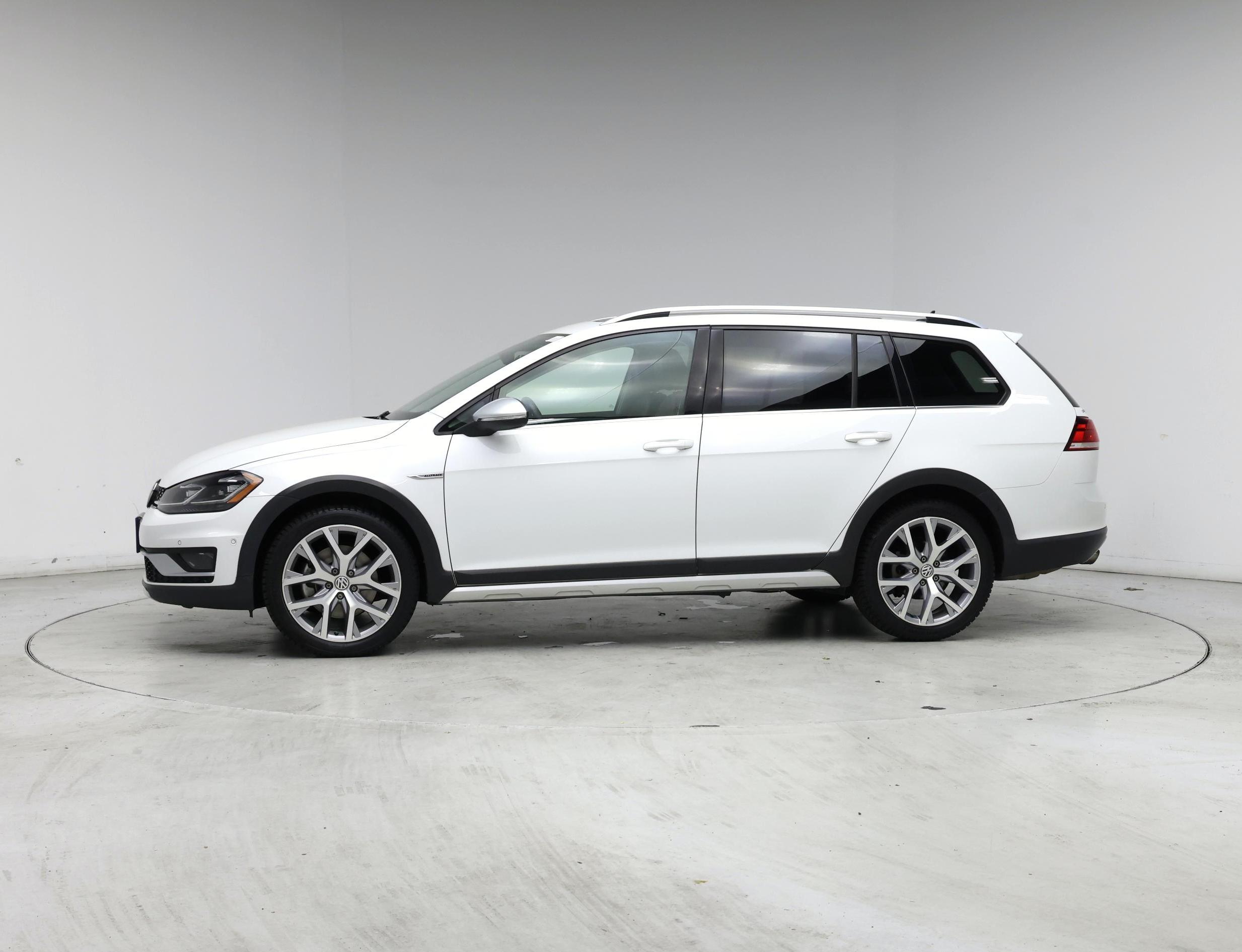 Thumbnail: 2018 Volkswagen Golf - 3