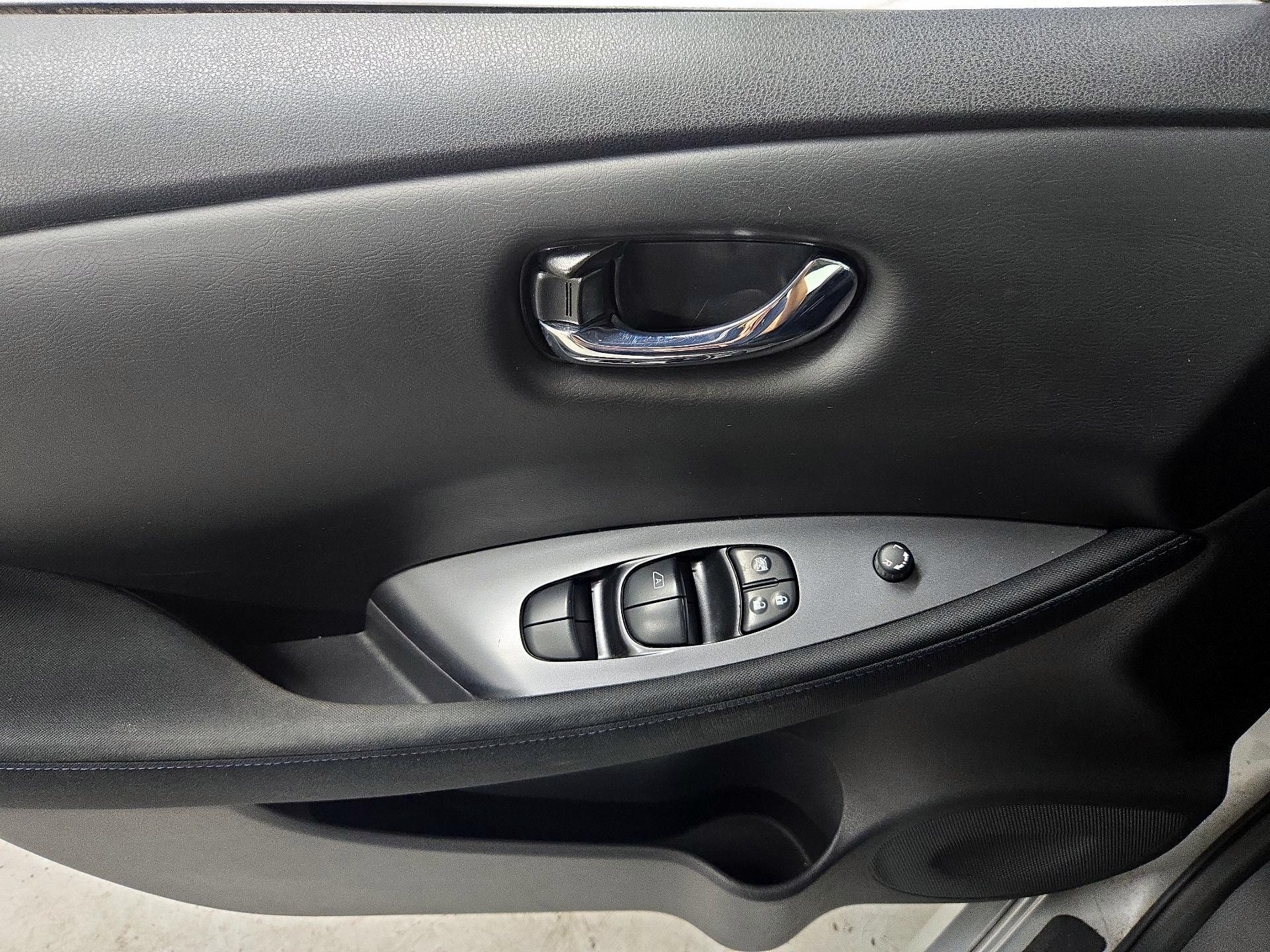Thumbnail: 2021 Nissan Leaf - 12