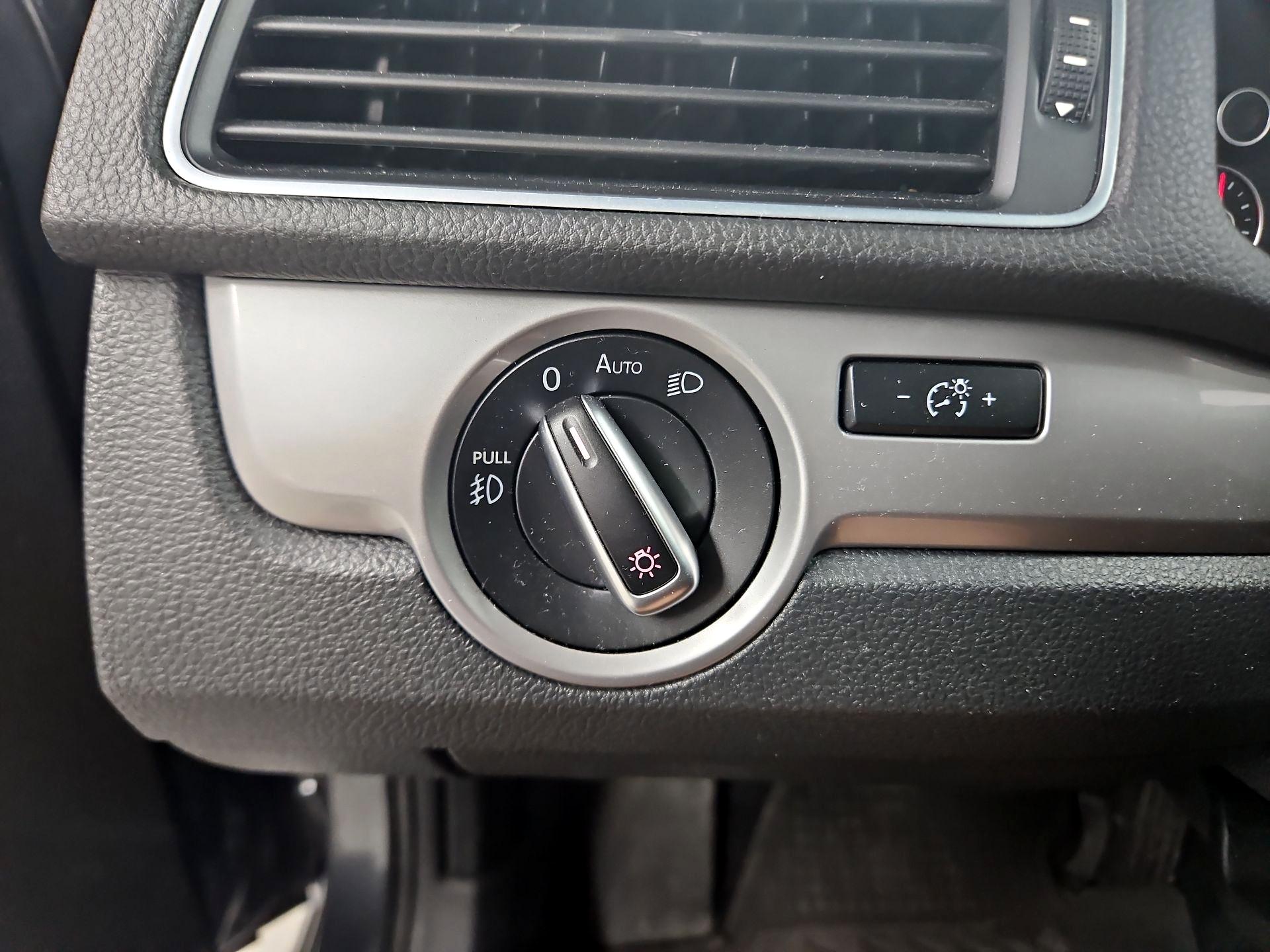 Thumbnail: 2015 Volkswagen Passat - 13