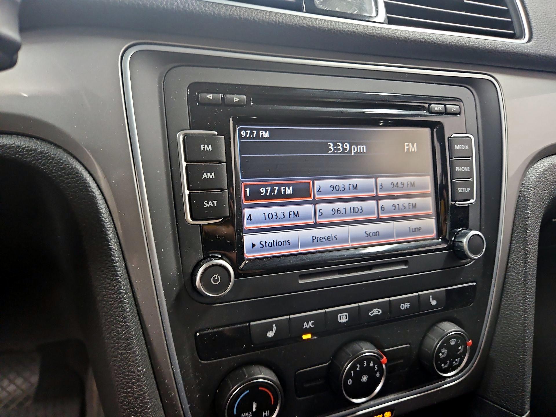 Thumbnail: 2015 Volkswagen Passat - 15