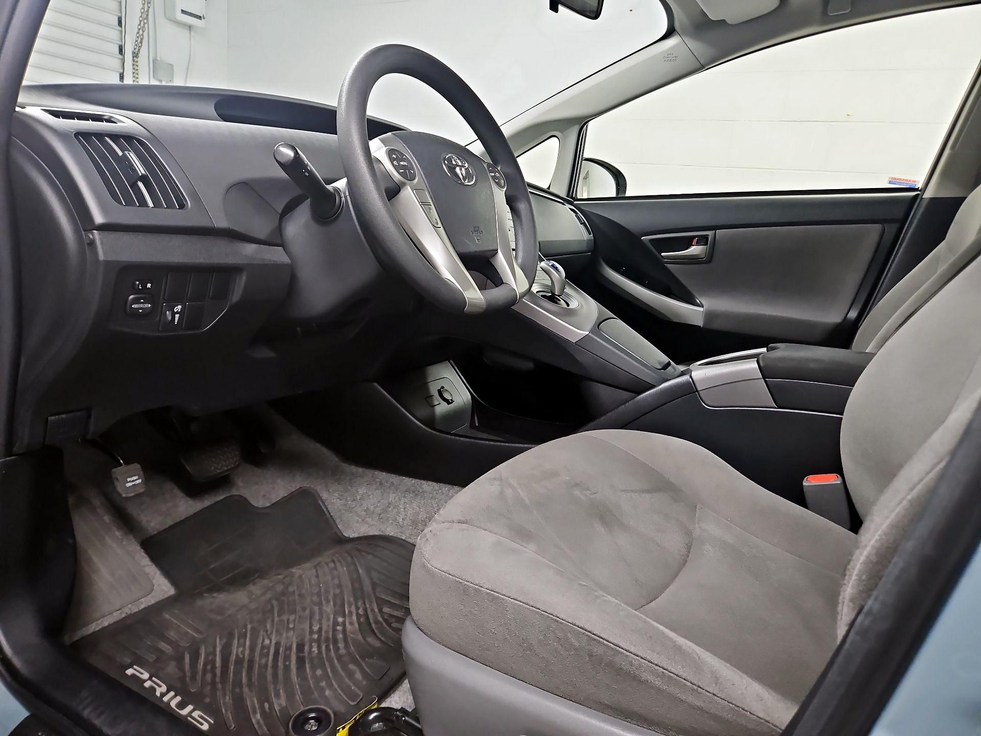Thumbnail: 2015 Toyota Prius - 11
