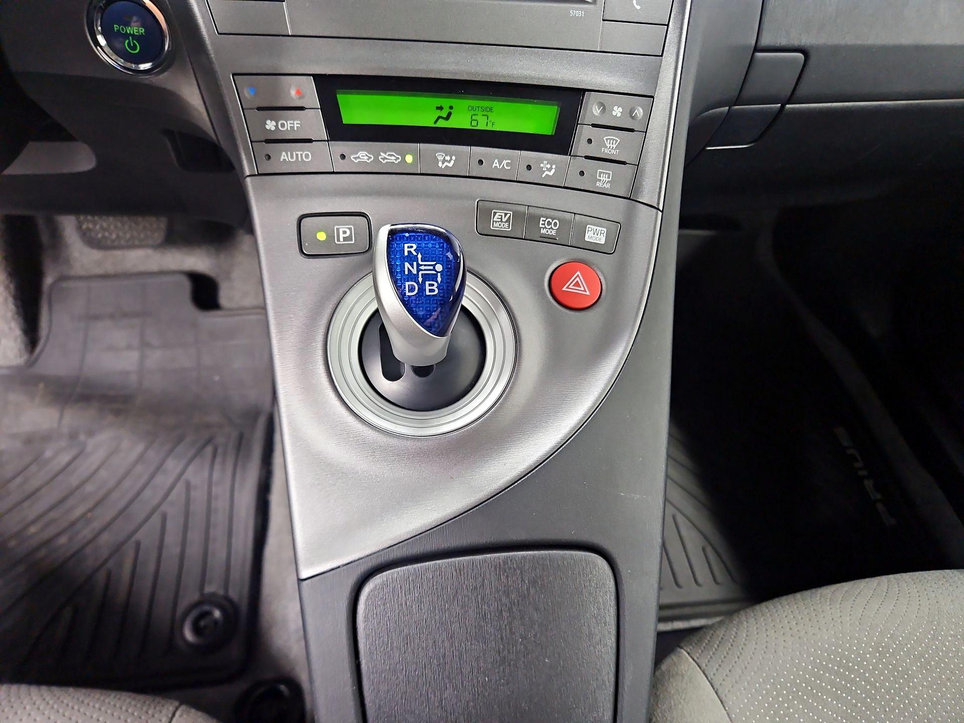 Thumbnail: 2015 Toyota Prius - 17