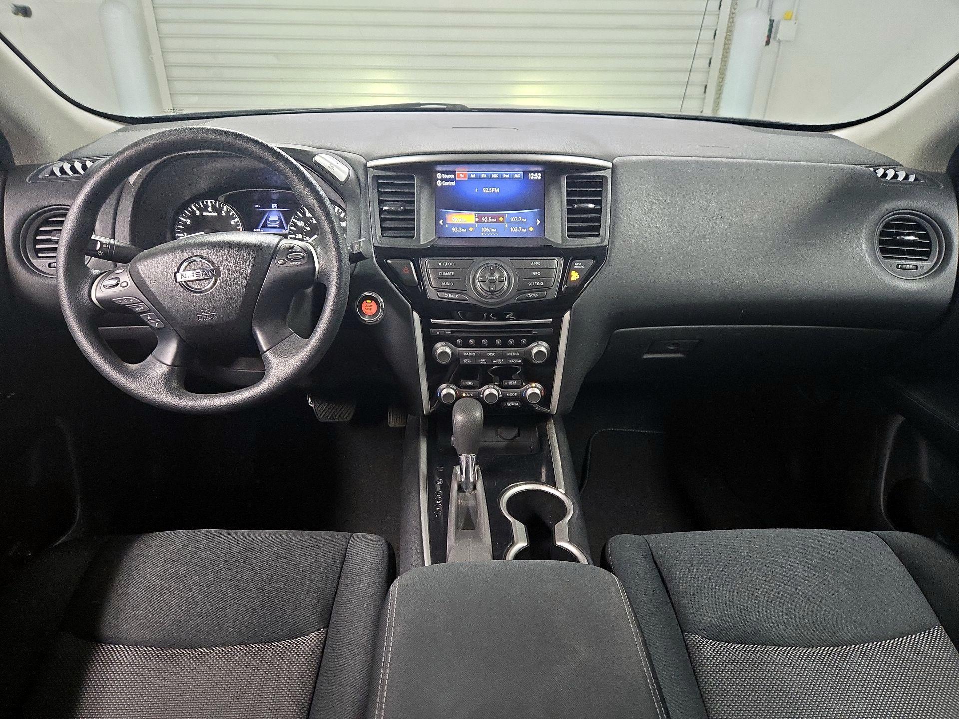 Thumbnail: 2017 Nissan Pathfinder - 9