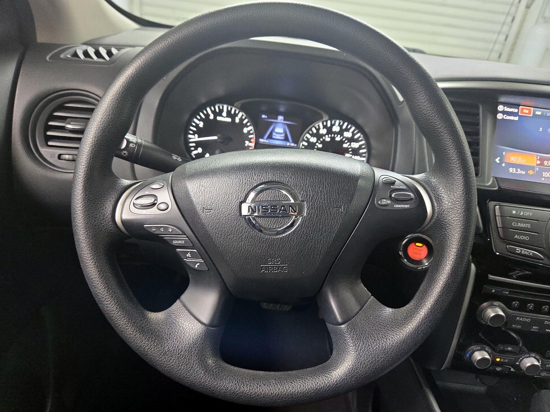 Thumbnail: 2017 Nissan Pathfinder - 10
