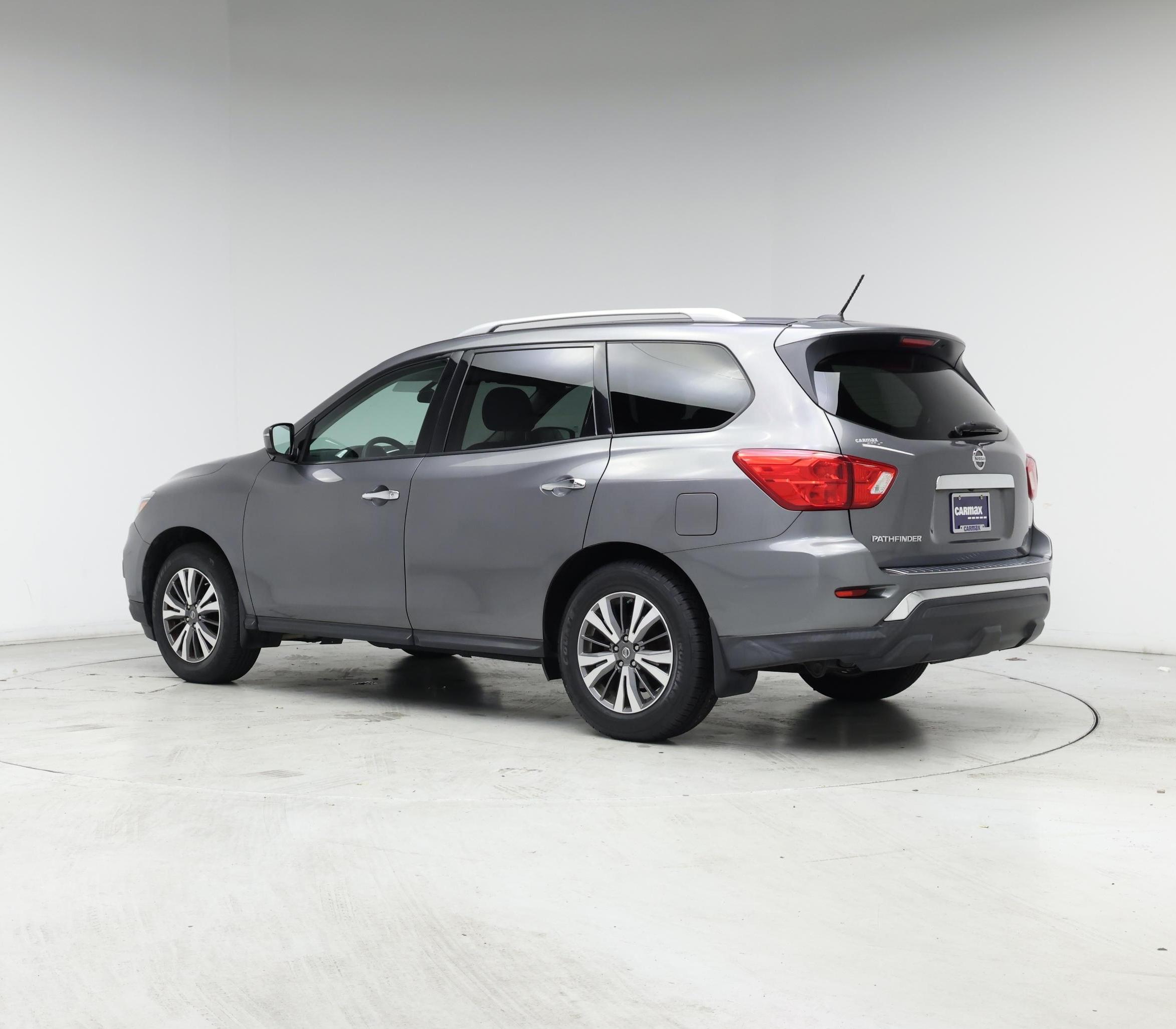 Thumbnail: 2017 Nissan Pathfinder - 2