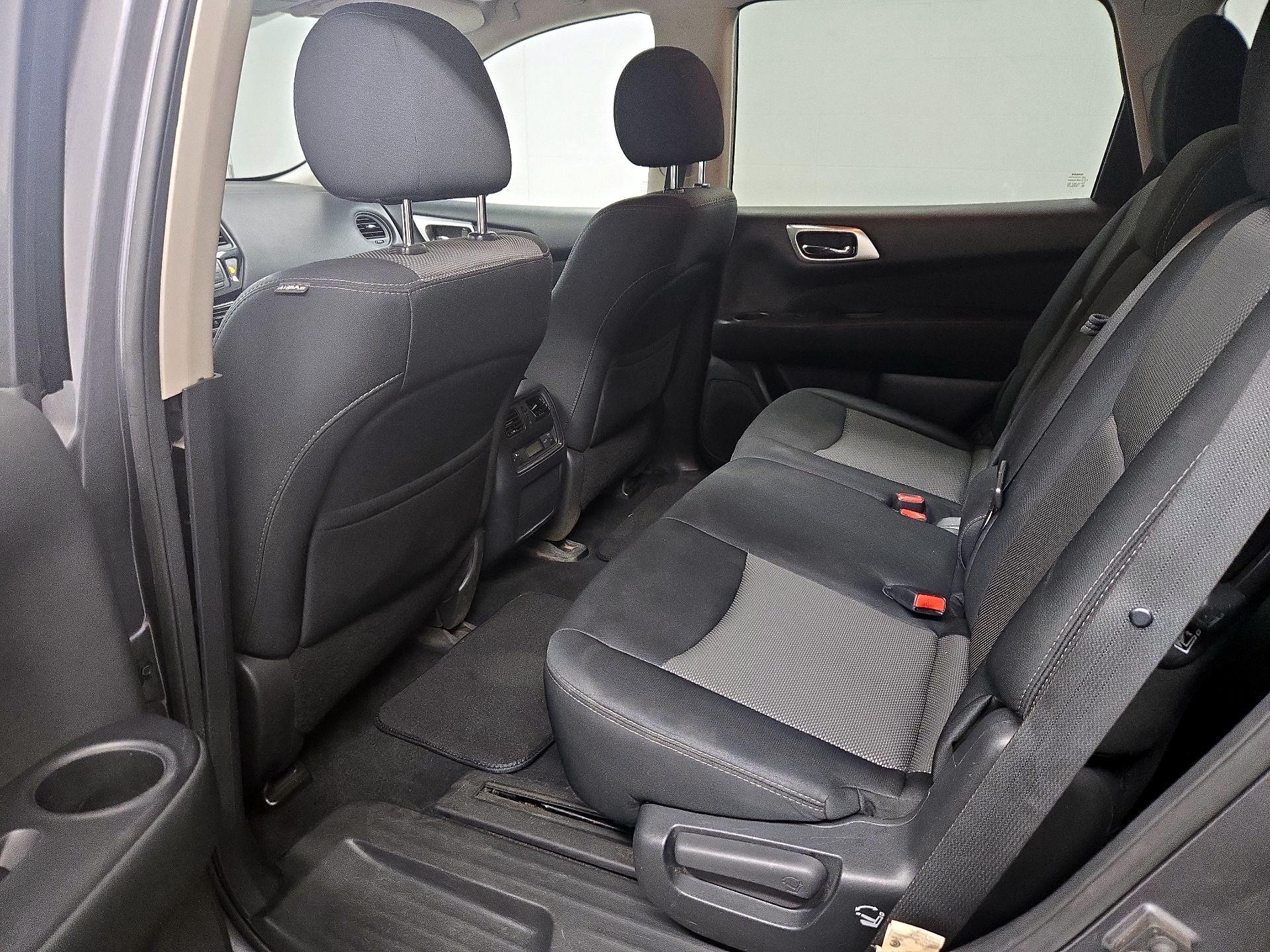 Thumbnail: 2017 Nissan Pathfinder - 19