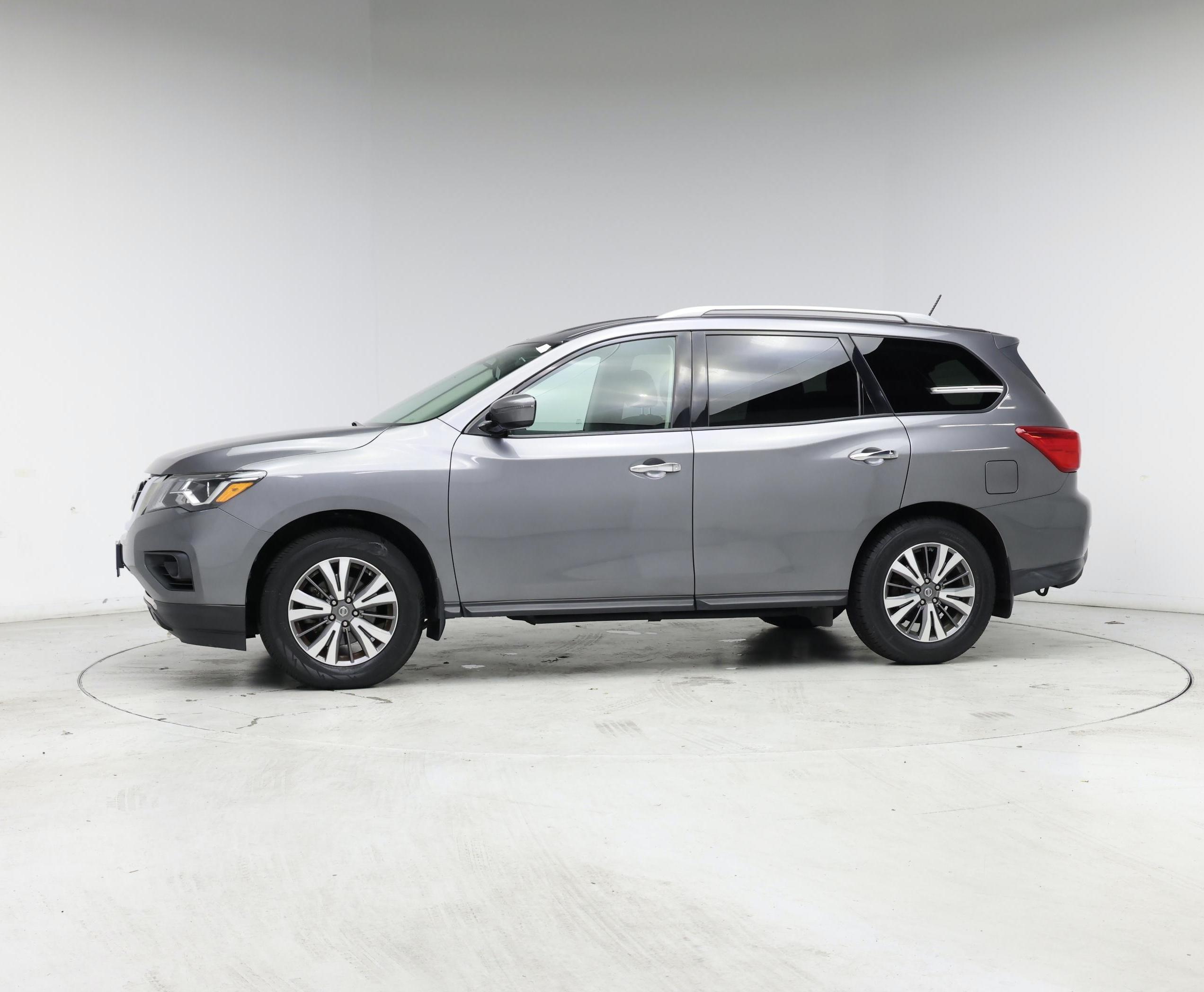 Thumbnail: 2017 Nissan Pathfinder - 3