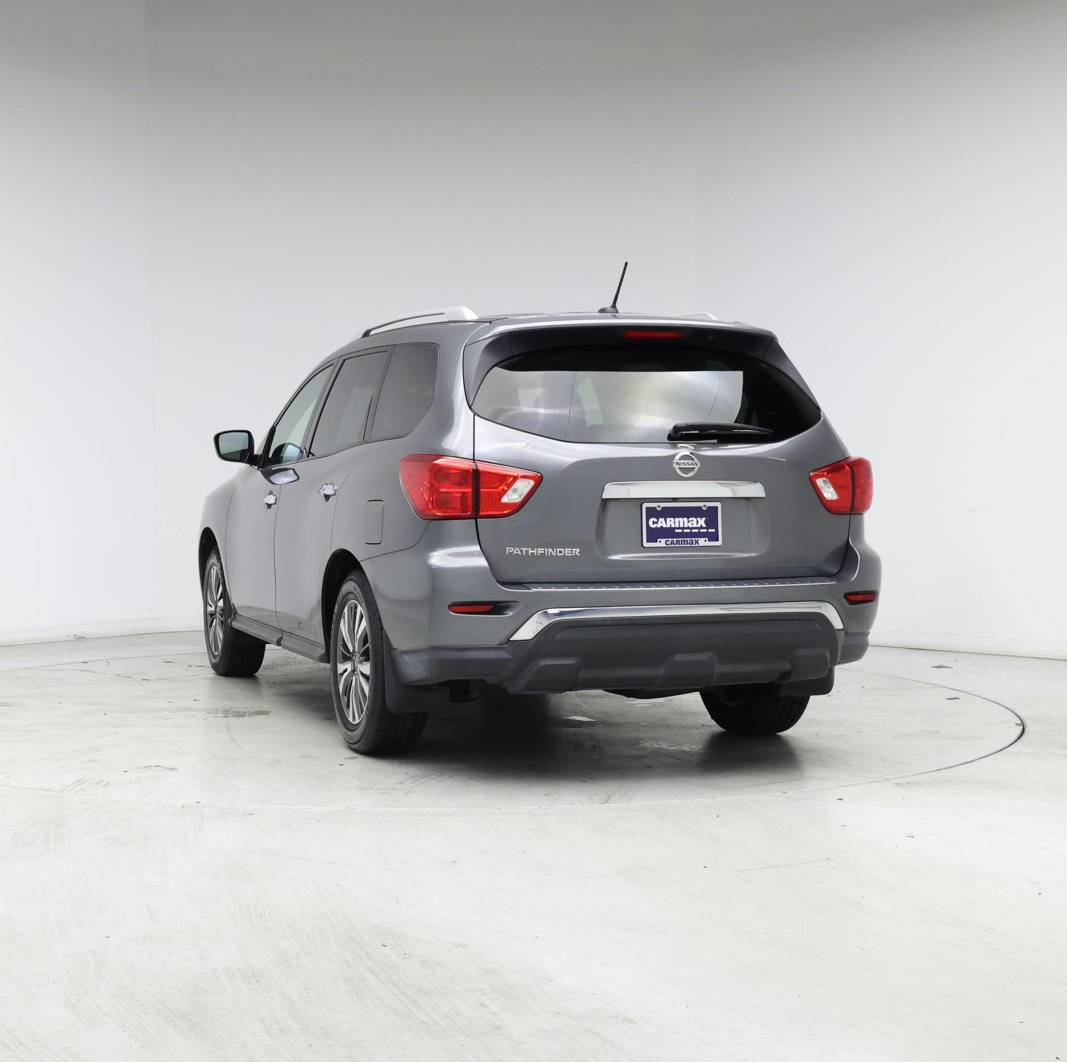 Thumbnail: 2017 Nissan Pathfinder - 6