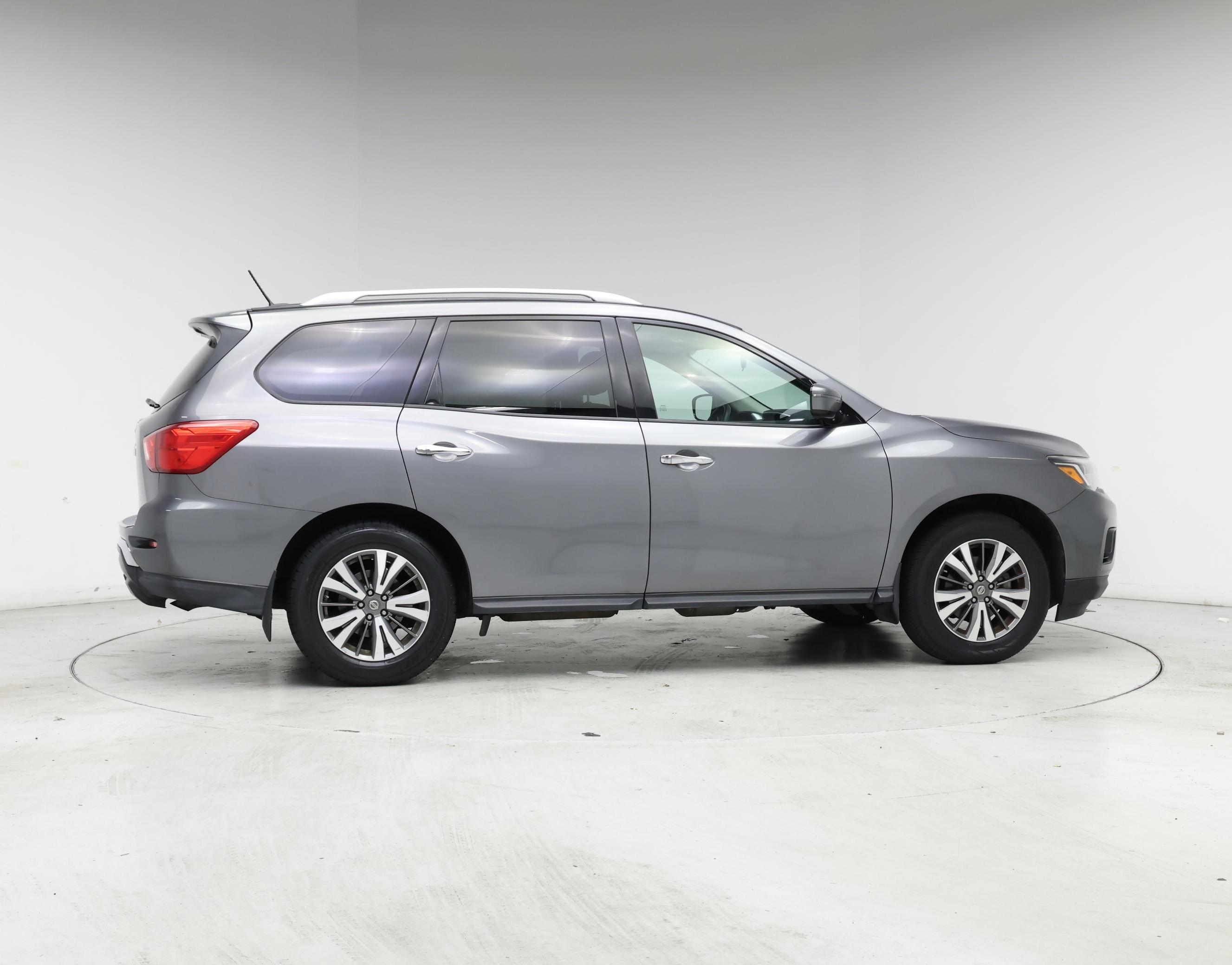 Thumbnail: 2017 Nissan Pathfinder - 7