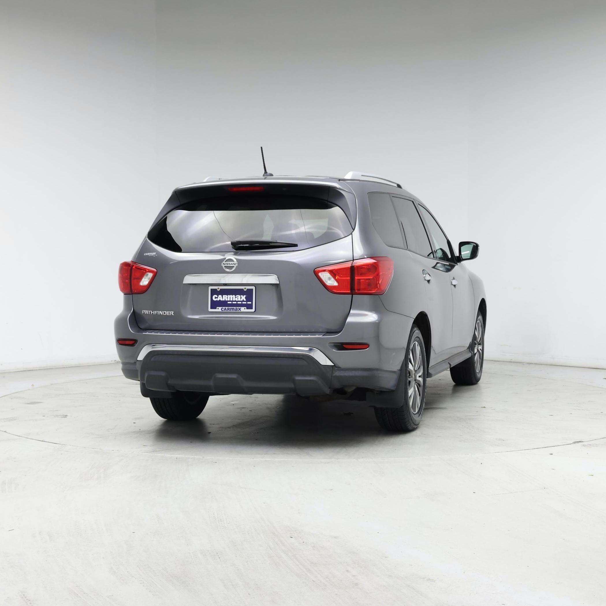 Thumbnail: 2017 Nissan Pathfinder - 8