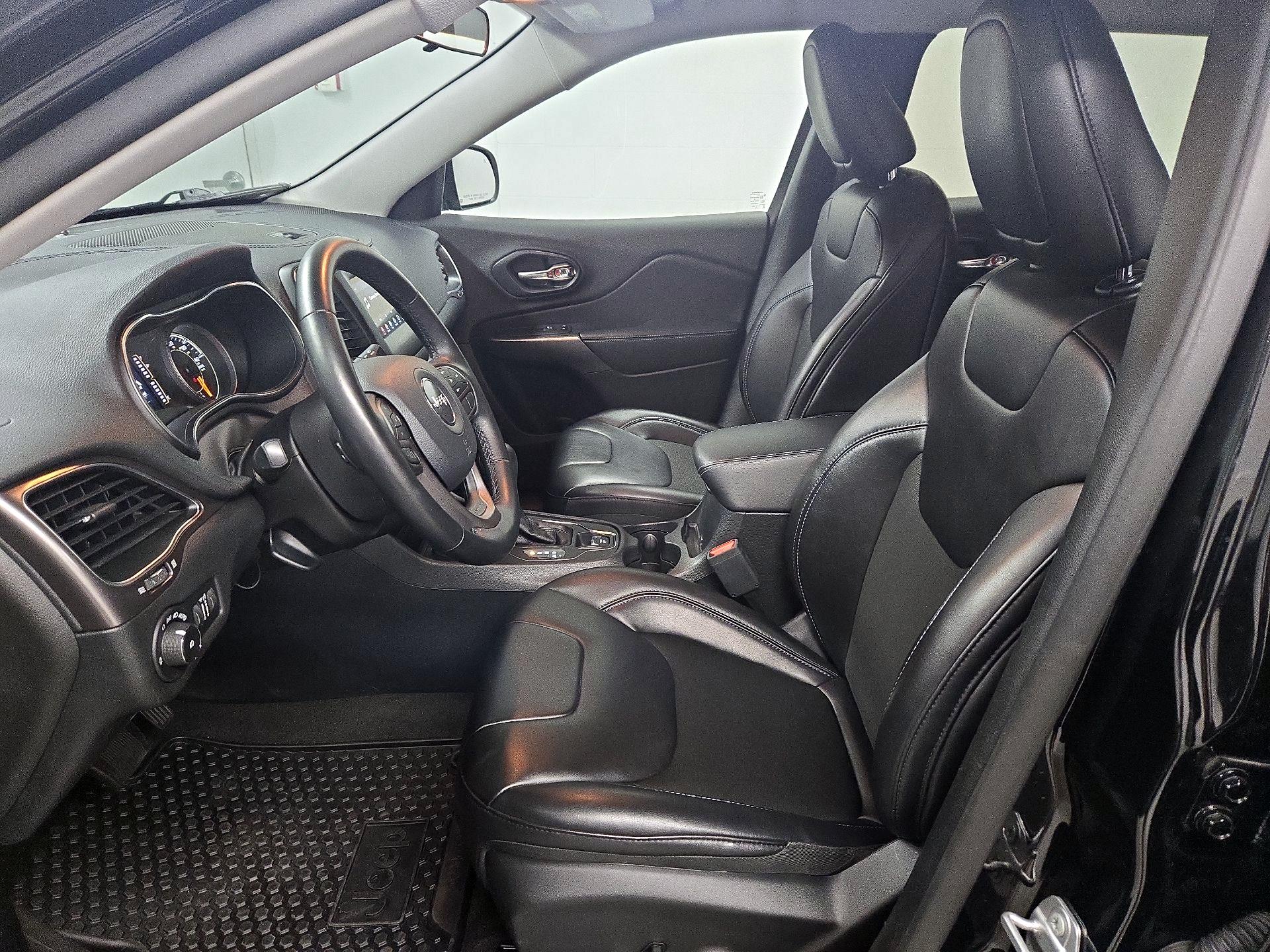 Thumbnail: 2020 Jeep Cherokee - 11