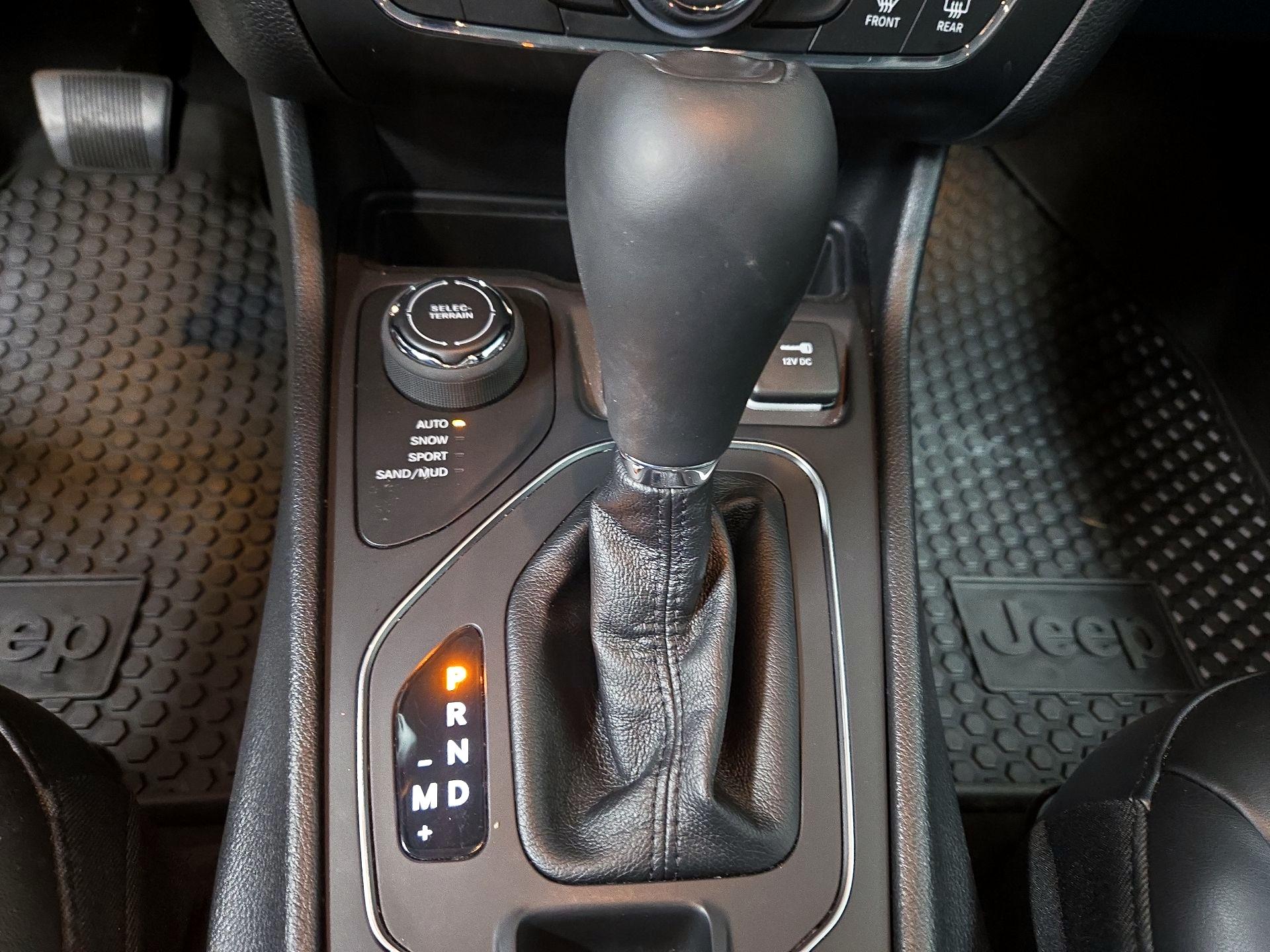 Thumbnail: 2020 Jeep Cherokee - 17