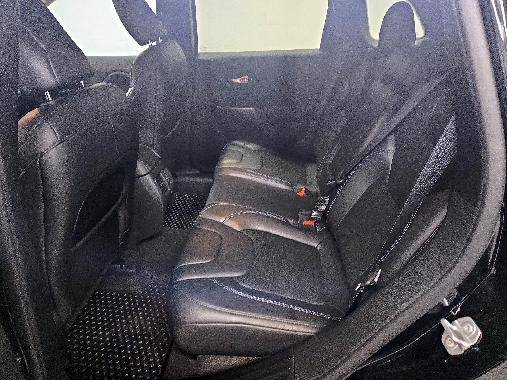 Thumbnail: 2020 Jeep Cherokee - 19