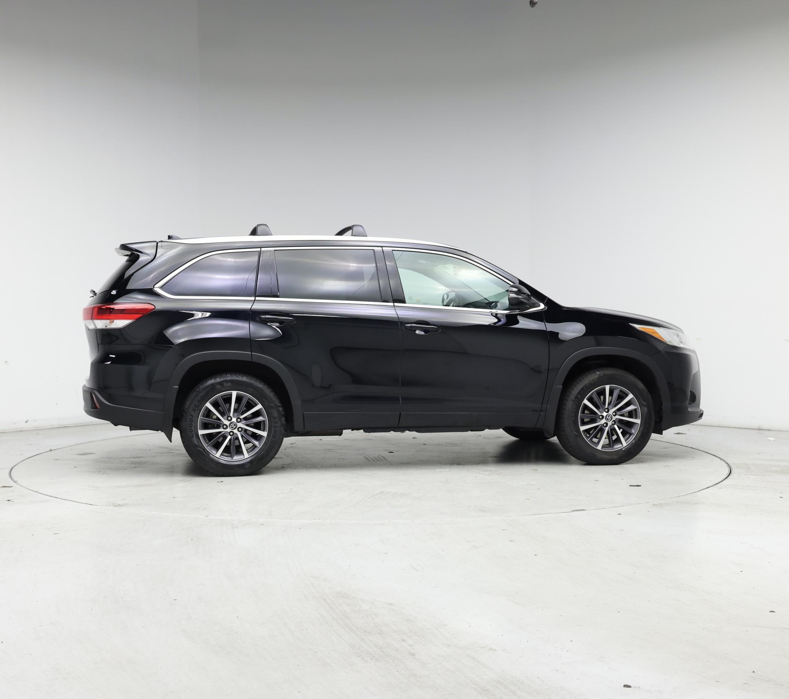 Thumbnail: 2018 Toyota Highlander - 7