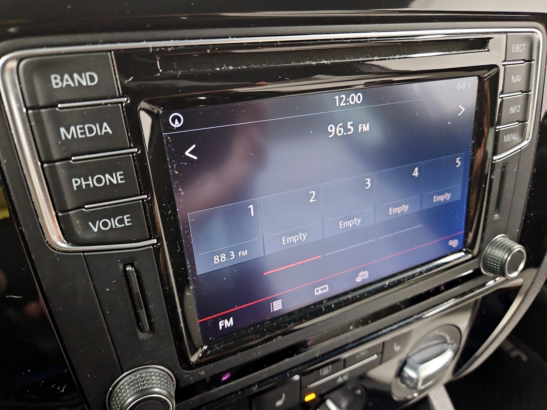 Thumbnail: 2016 Volkswagen Jetta - 16