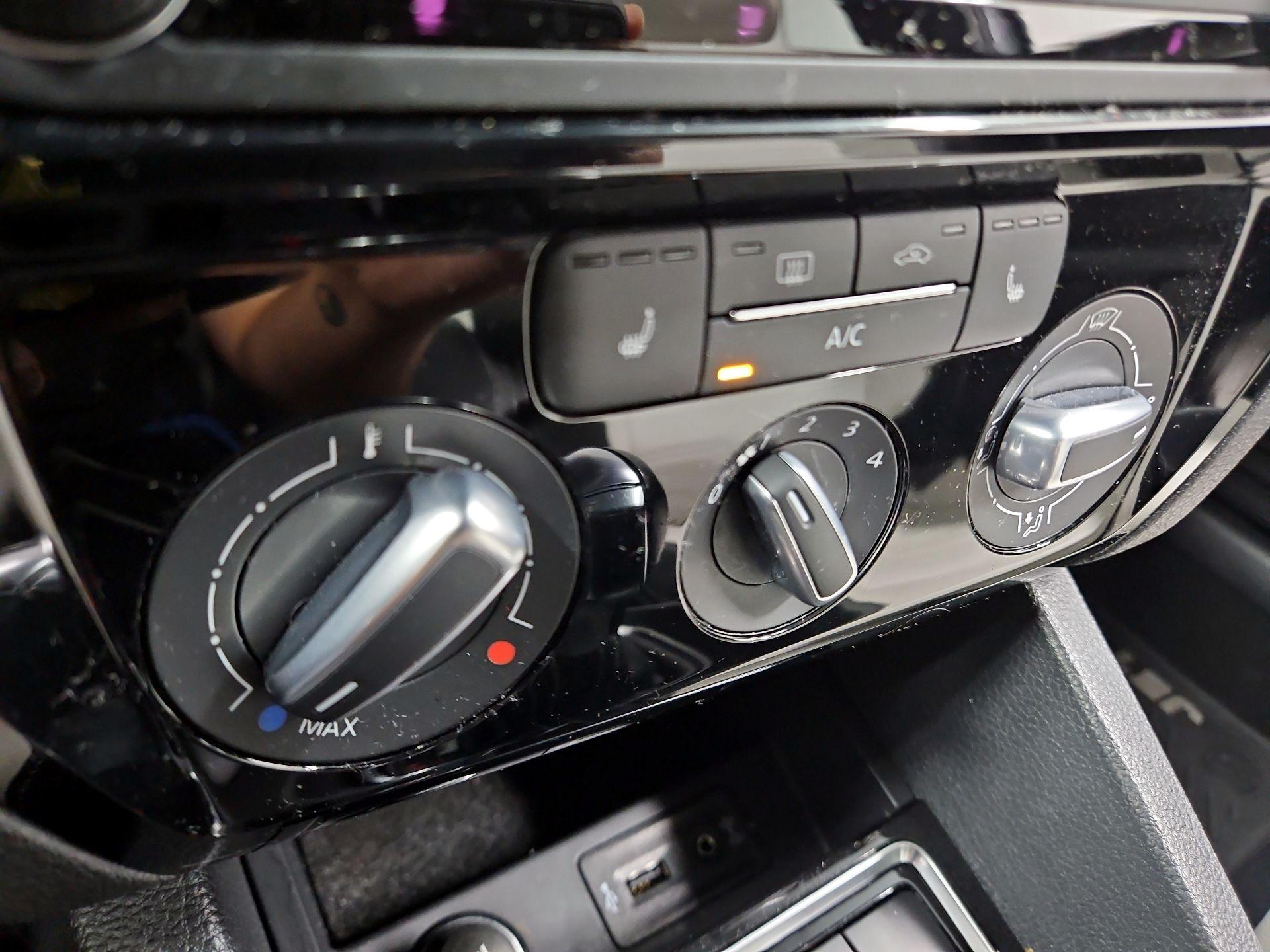 Thumbnail: 2016 Volkswagen Jetta - 17
