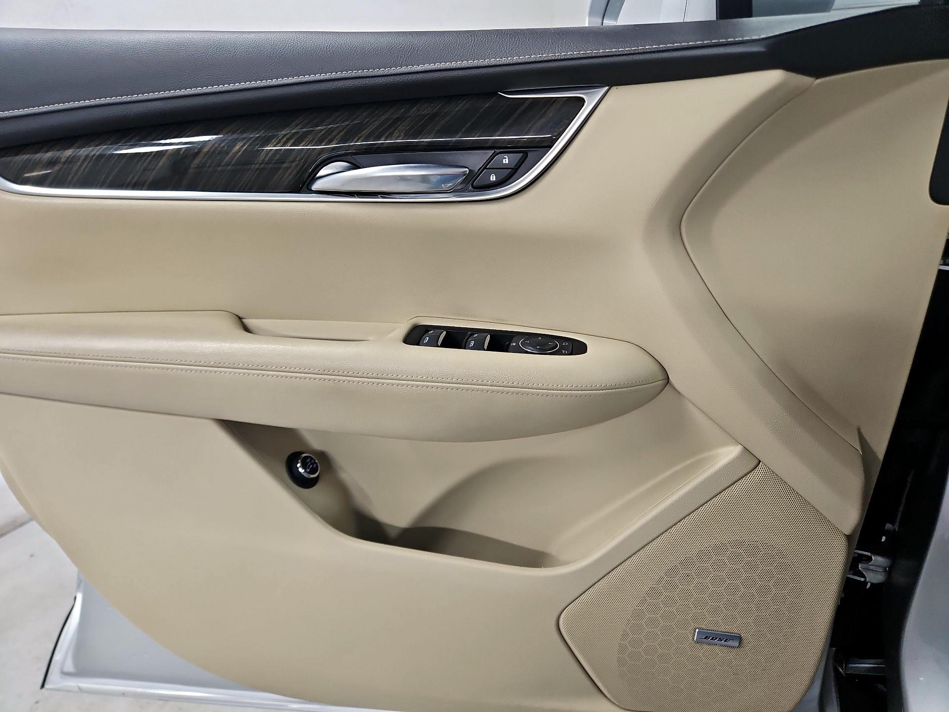 Thumbnail: 2017 Cadillac XT5 - 12
