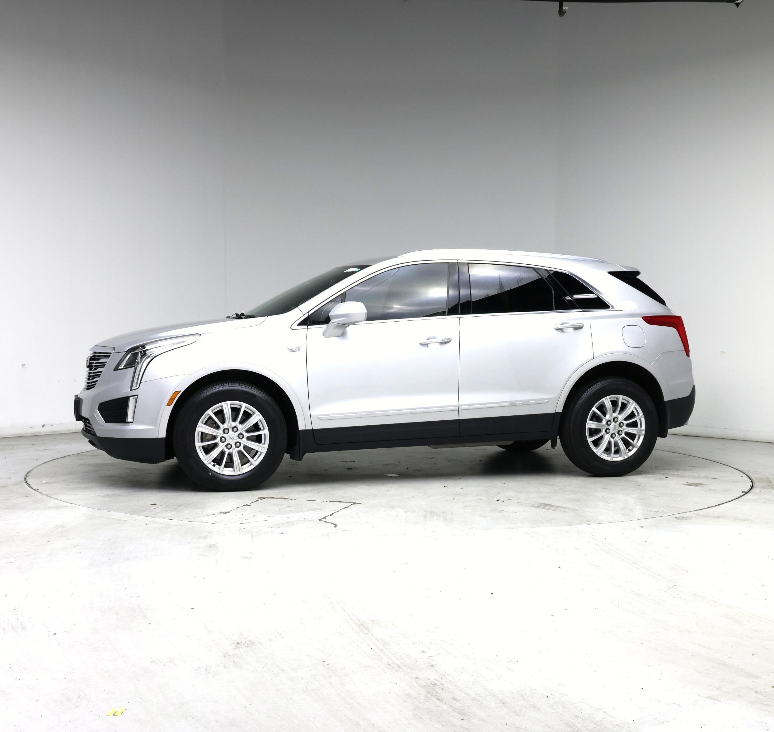 Thumbnail: 2017 Cadillac XT5 - 3