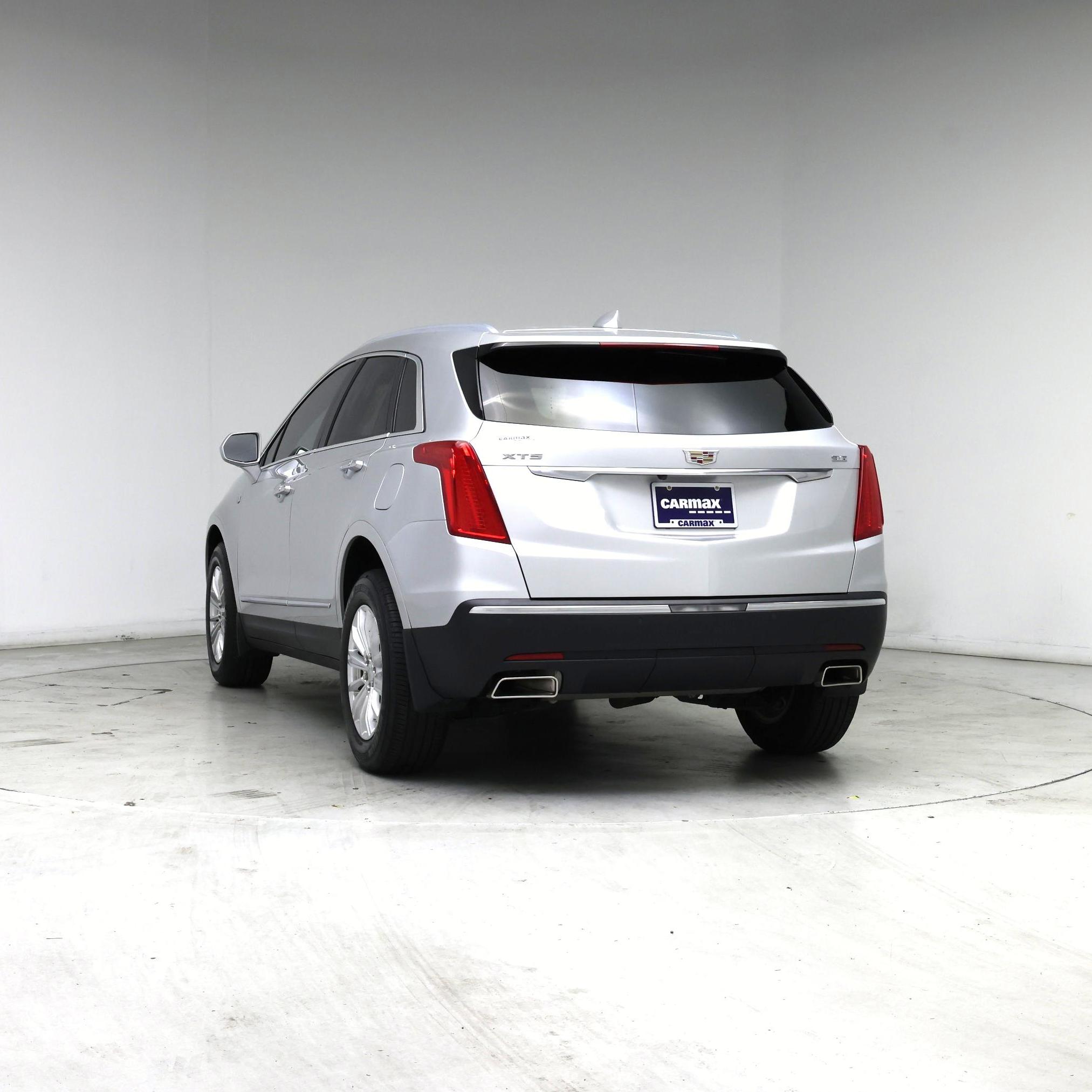 Thumbnail: 2017 Cadillac XT5 - 6