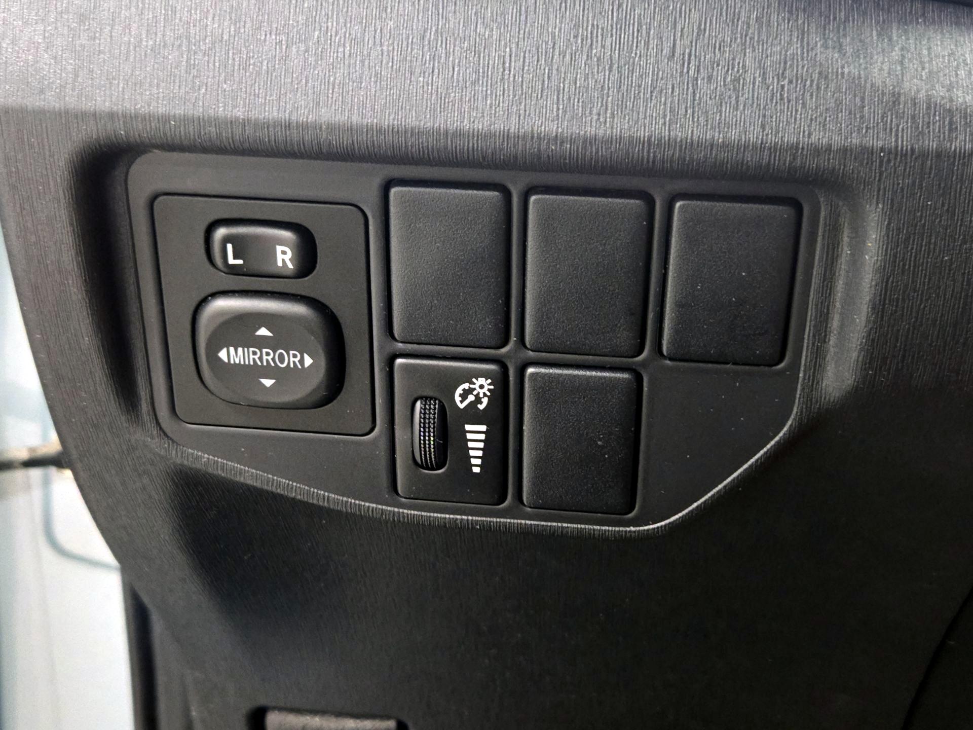 Thumbnail: 2013 Toyota Prius - 13