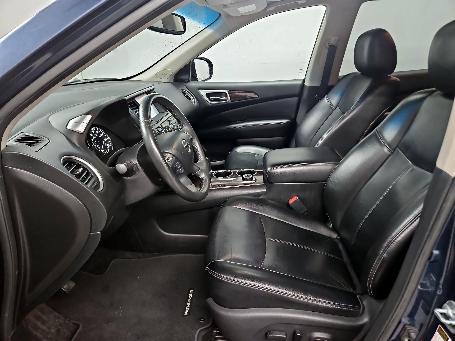 Thumbnail: 2015 Nissan Pathfinder - 11