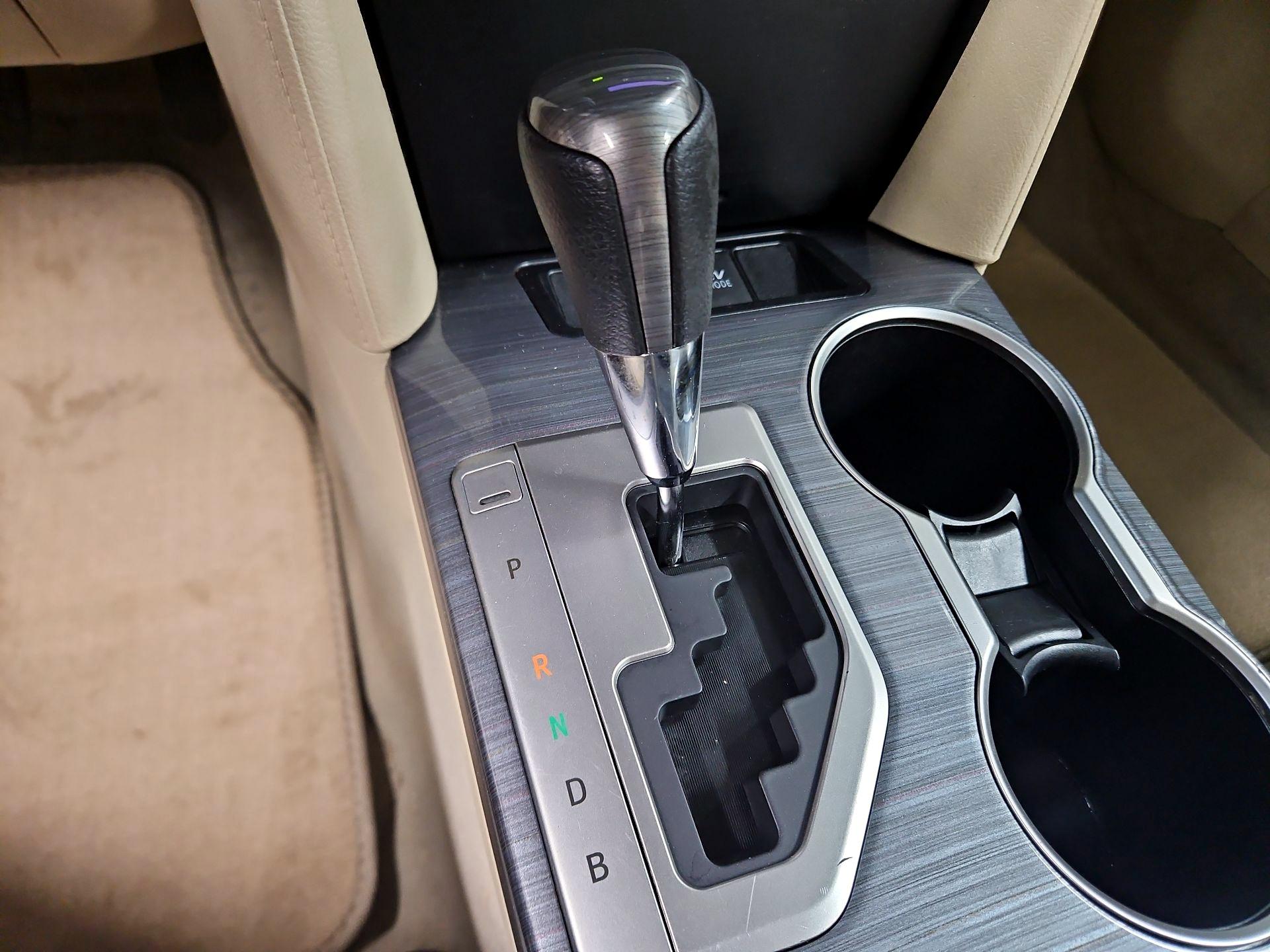 Thumbnail: 2013 Toyota Camry - 16