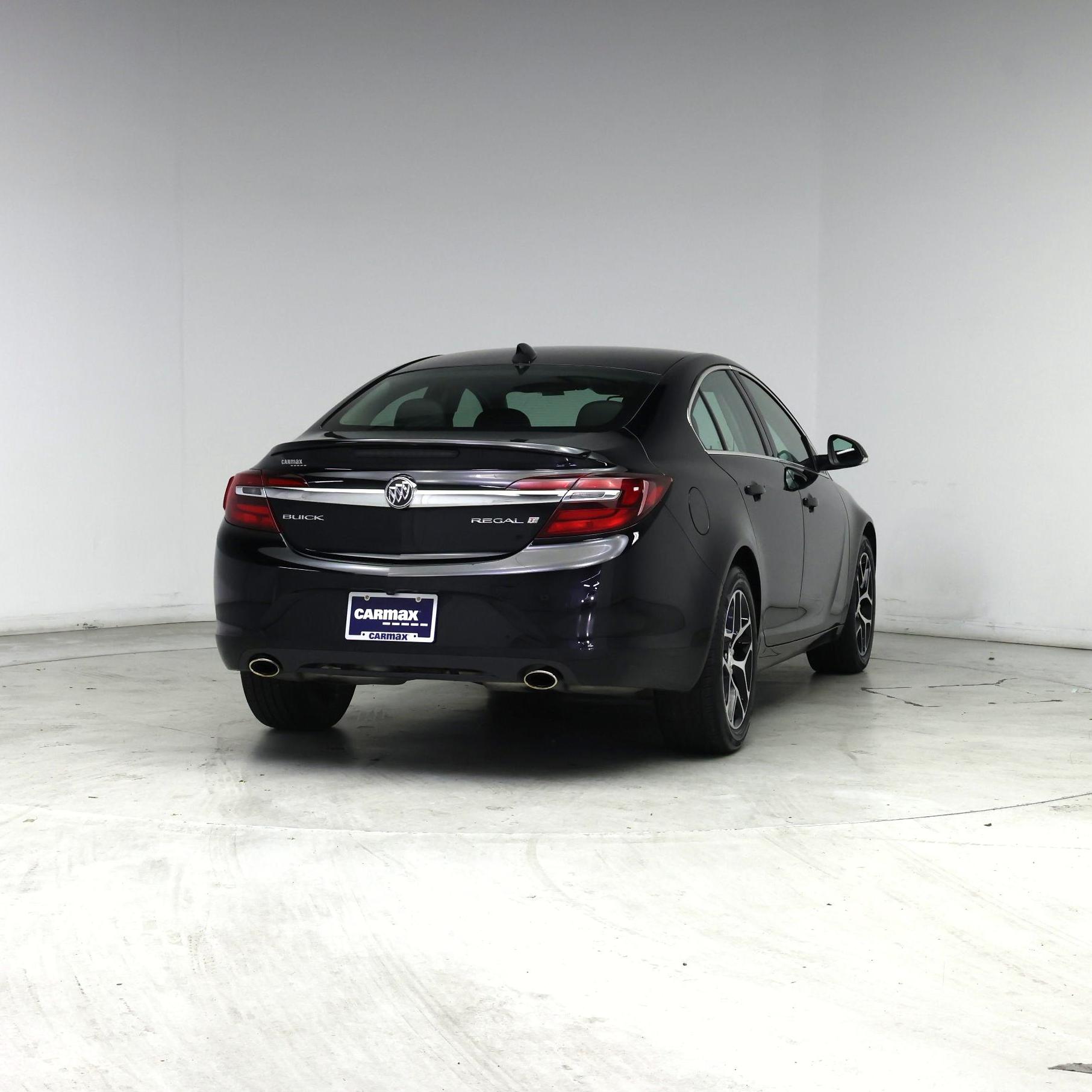 Thumbnail: 2017 Buick Regal - 8
