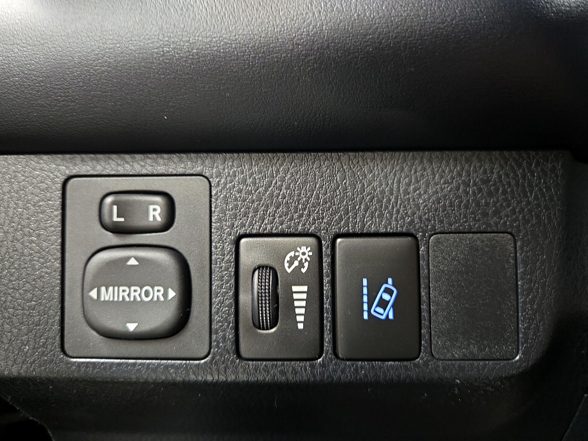 Thumbnail: 2018 Toyota RAV4 - 13