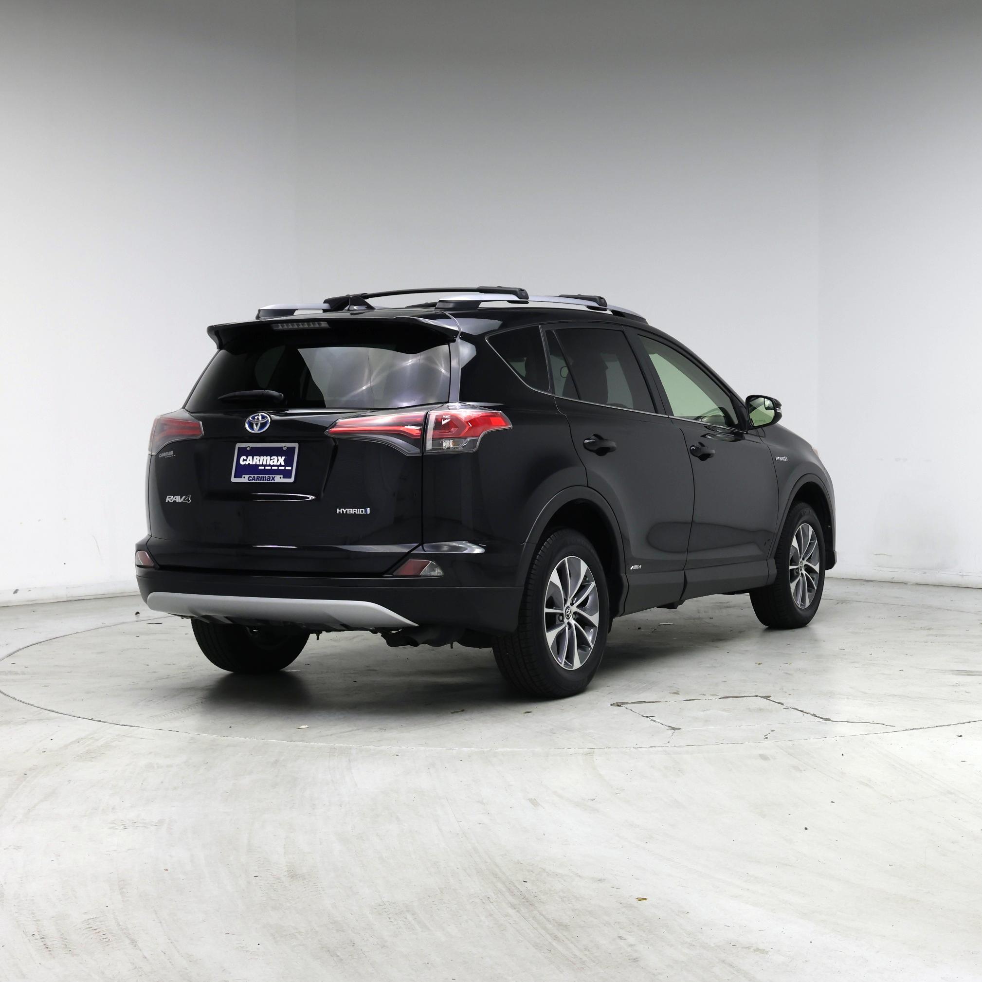Thumbnail: 2018 Toyota RAV4 - 8