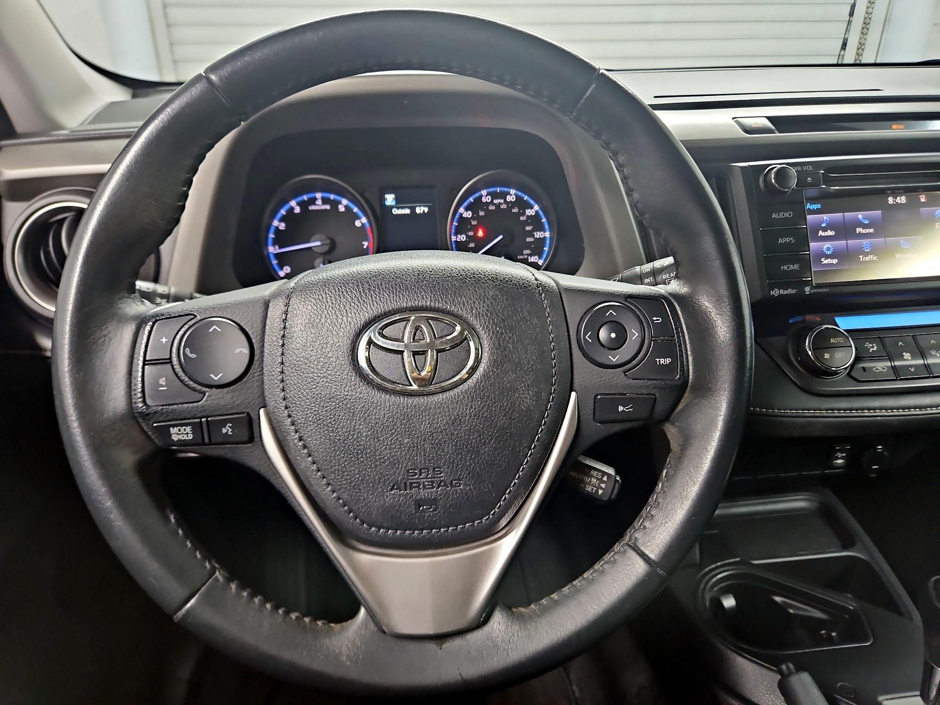 Thumbnail: 2018 Toyota RAV4 - 10