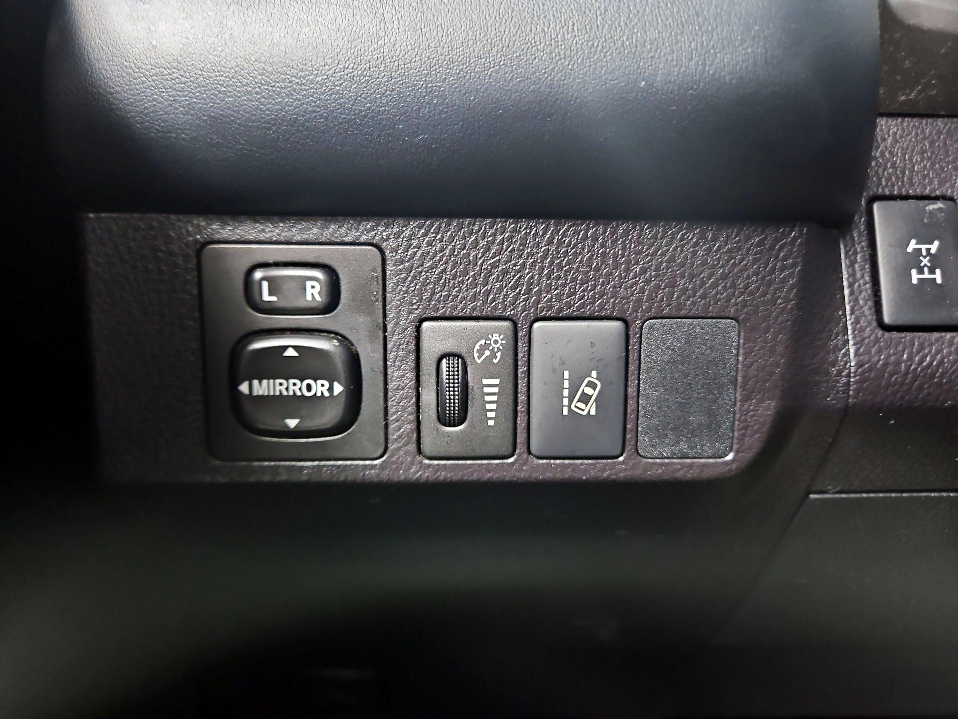 Thumbnail: 2018 Toyota RAV4 - 13