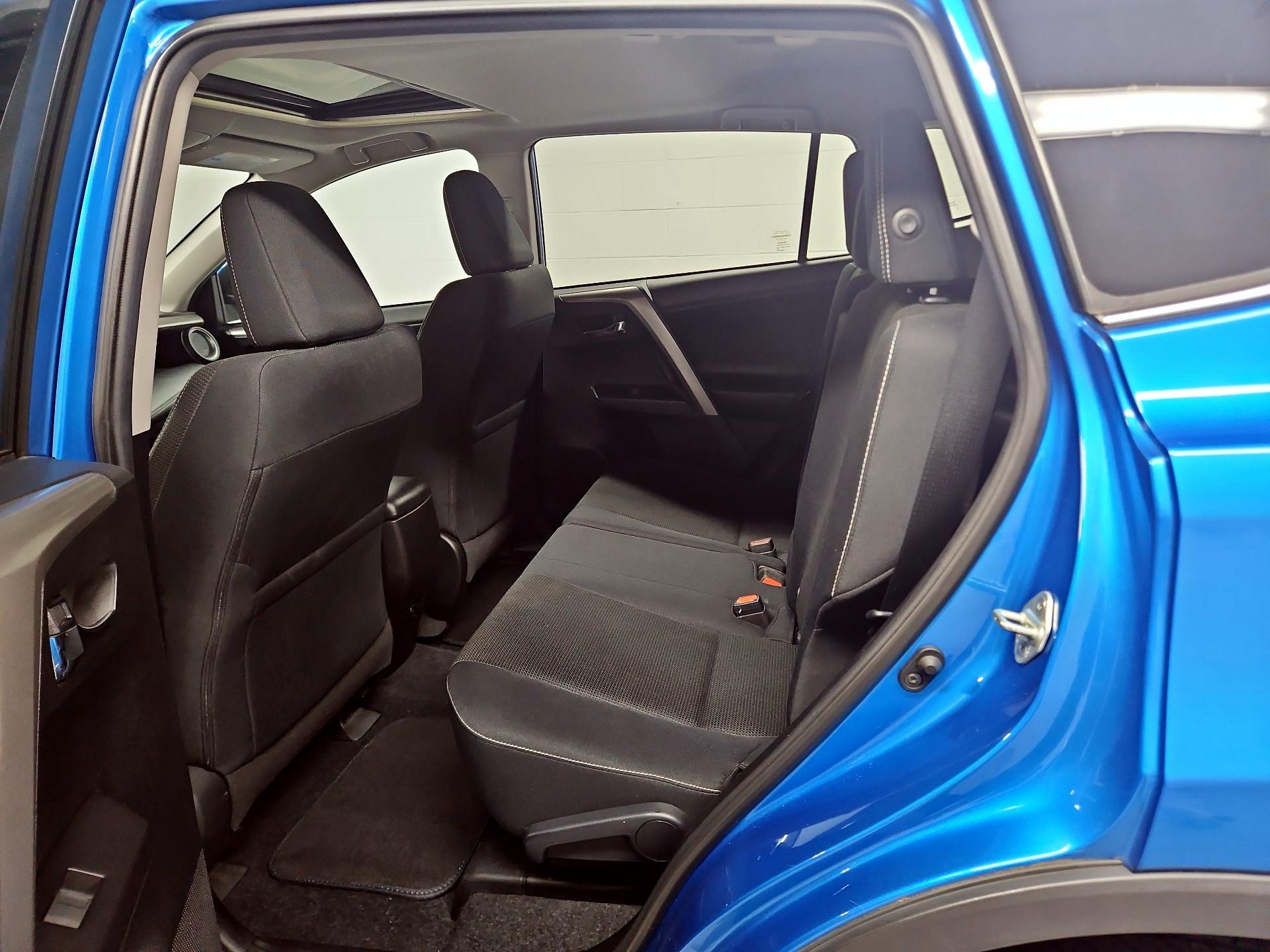 Thumbnail: 2018 Toyota RAV4 - 20