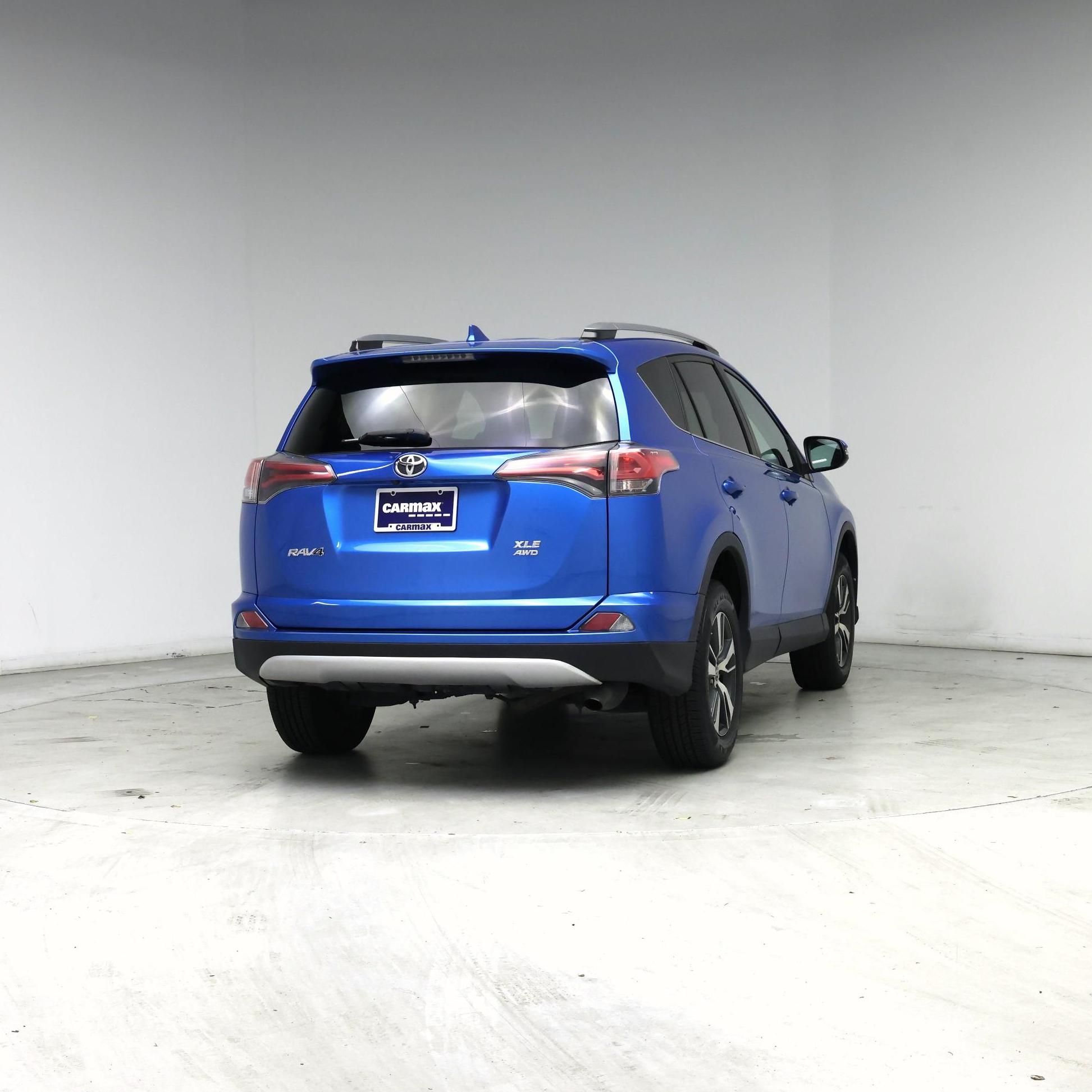 Thumbnail: 2018 Toyota RAV4 - 8