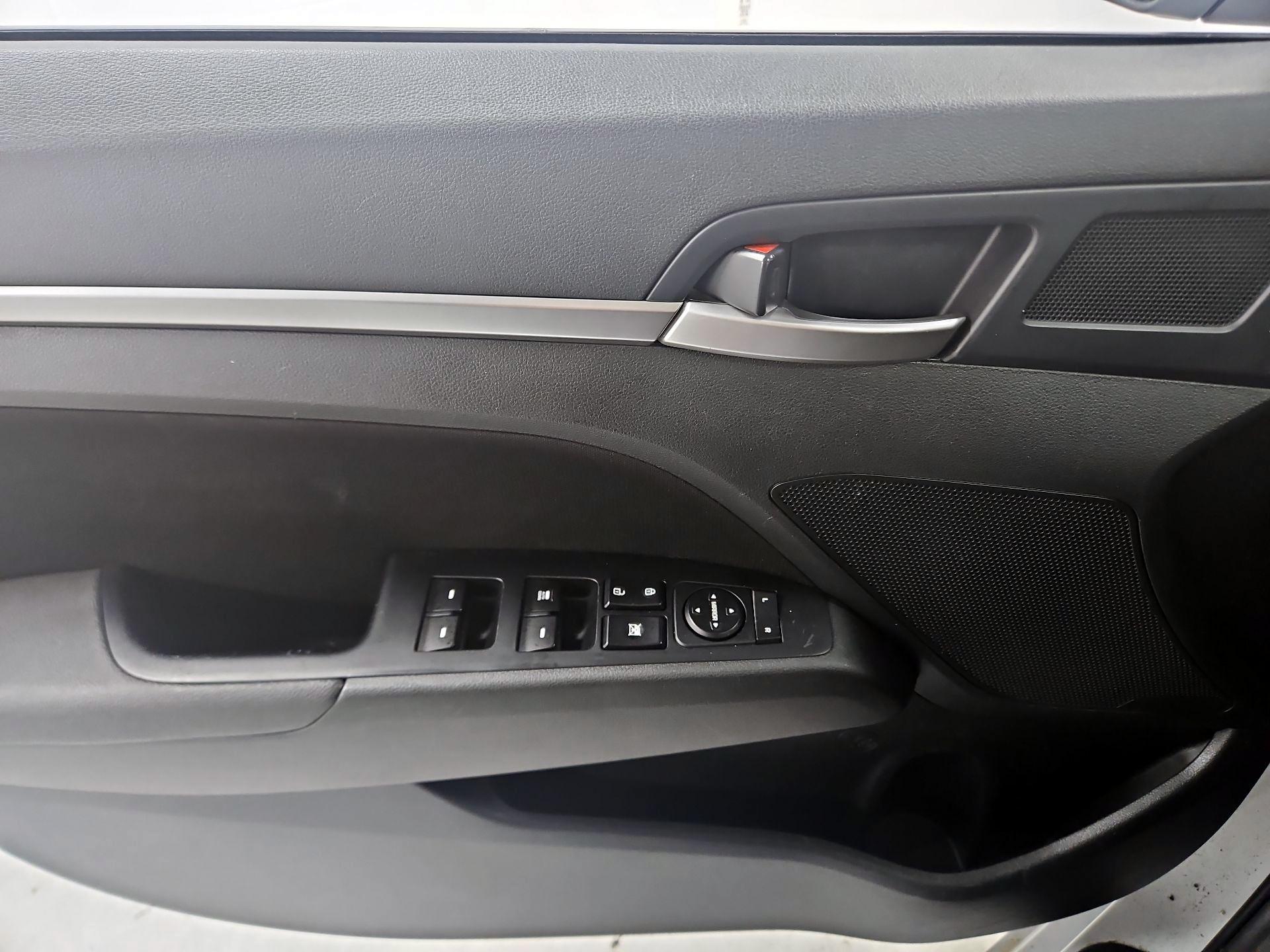 Thumbnail: 2020 Hyundai Elantra - 12