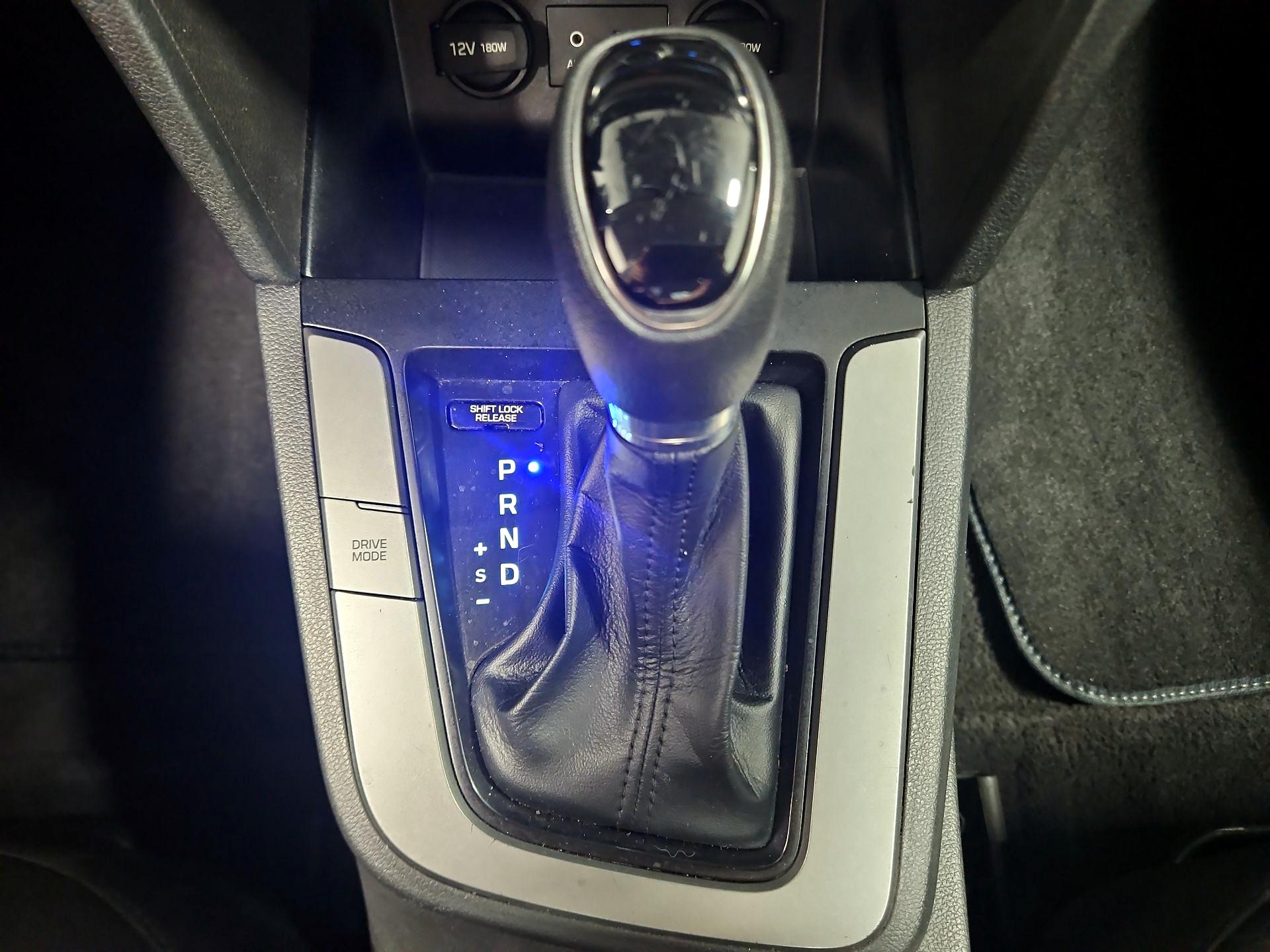 Thumbnail: 2020 Hyundai Elantra - 17