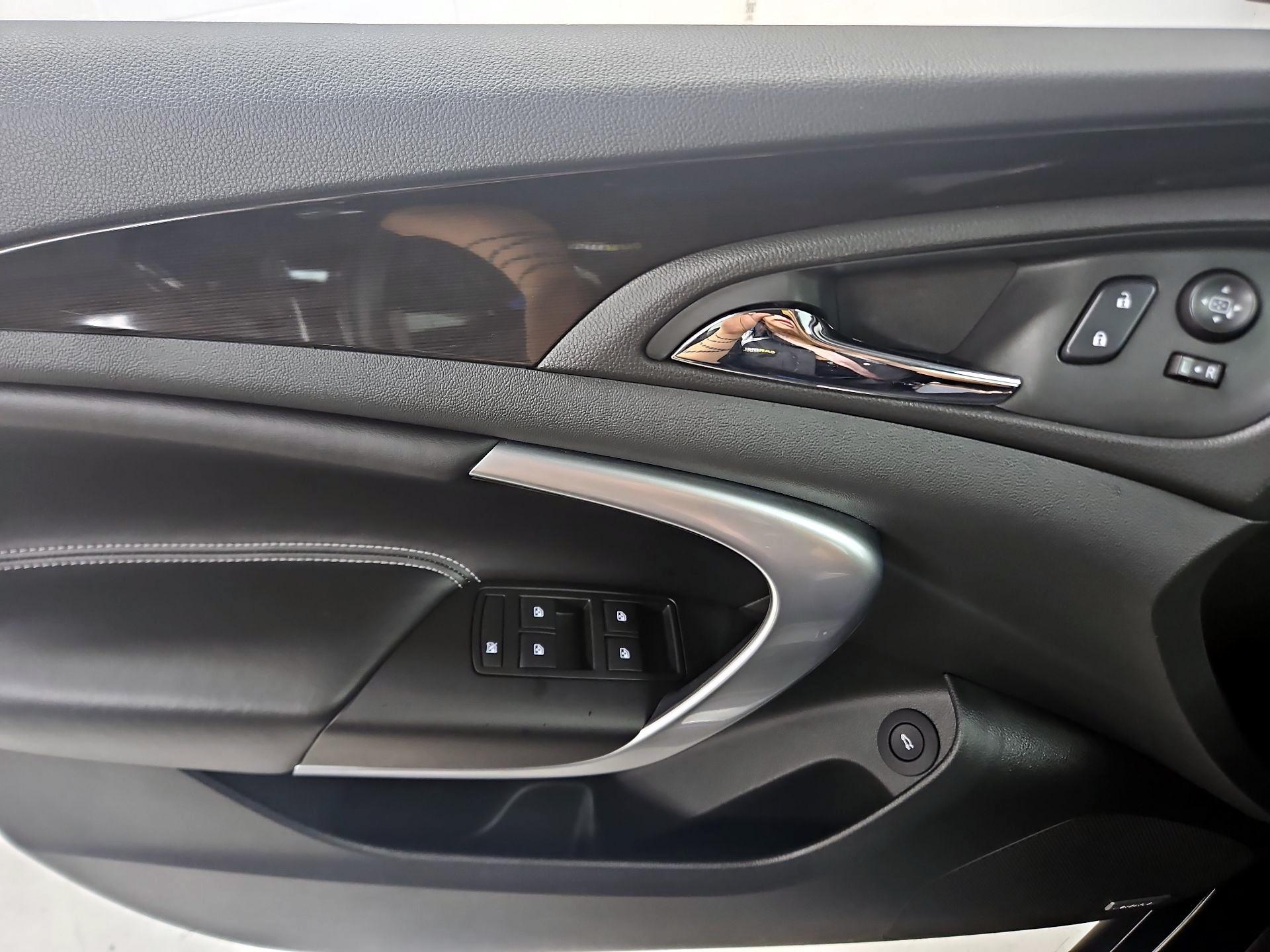 Thumbnail: 2017 Buick Regal - 12