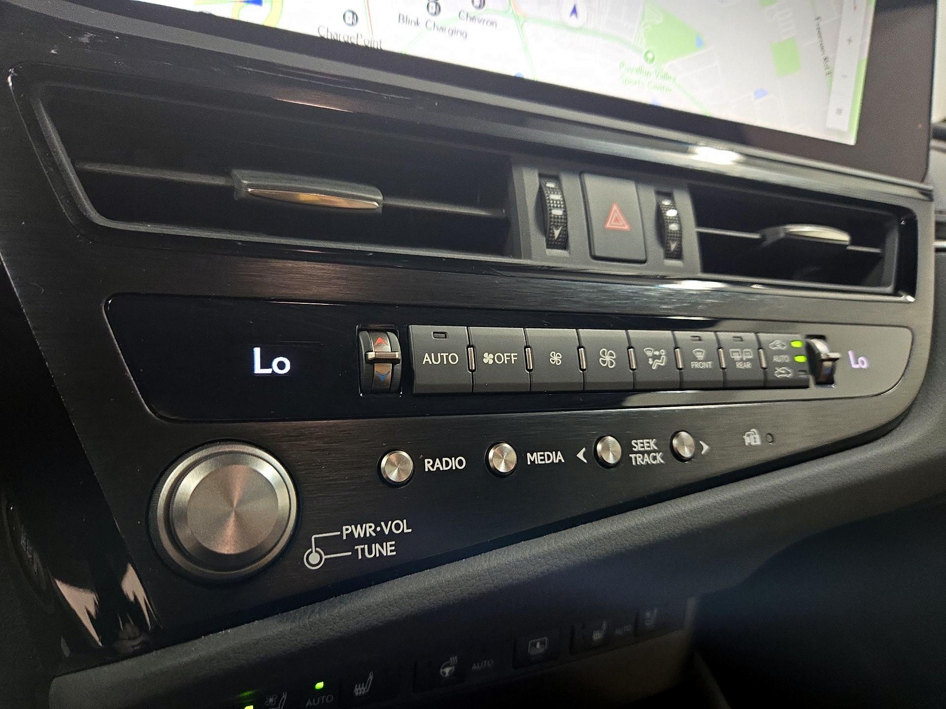 Thumbnail: 2024 Lexus ES - 17