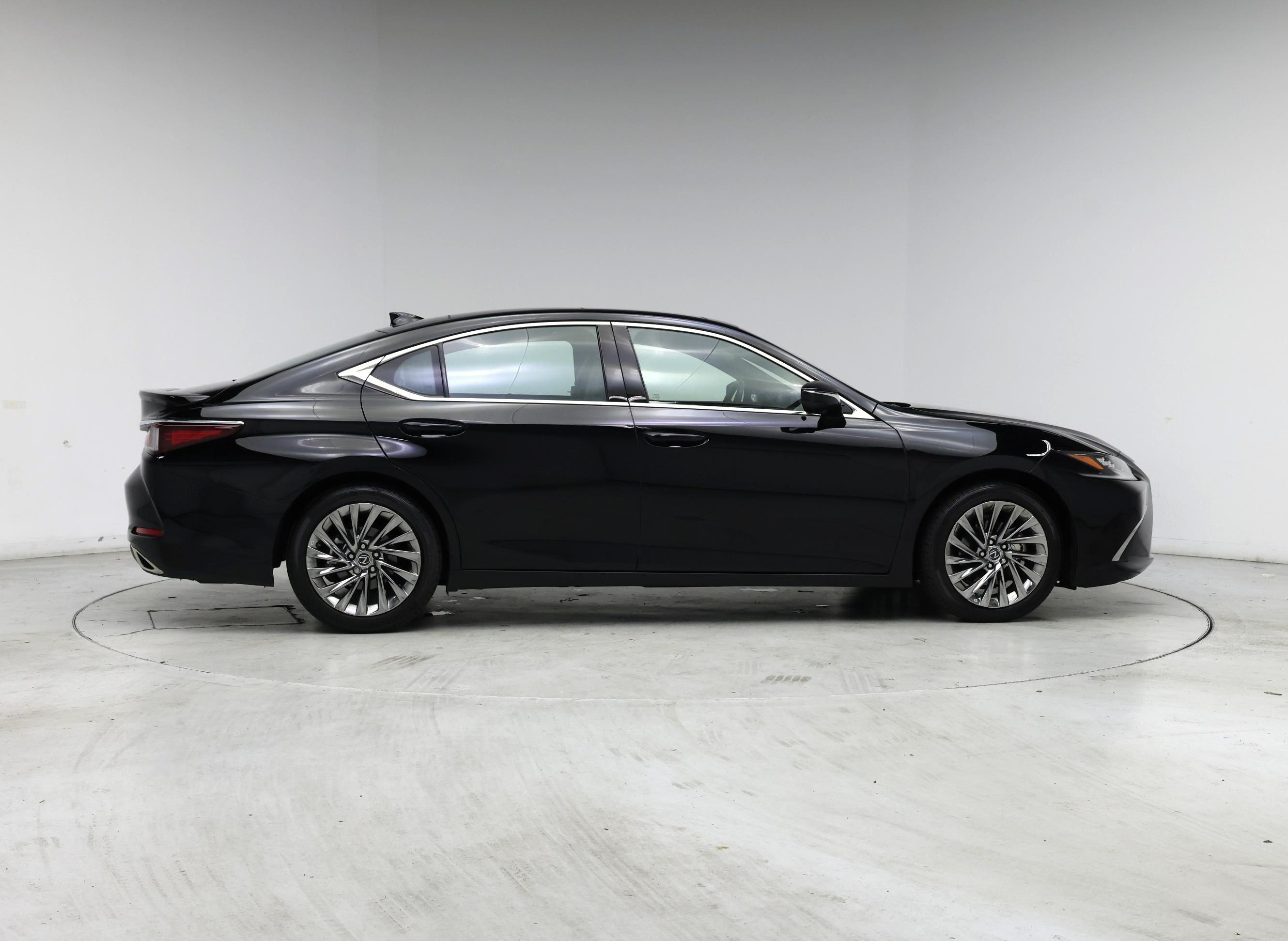 Thumbnail: 2024 Lexus ES - 7